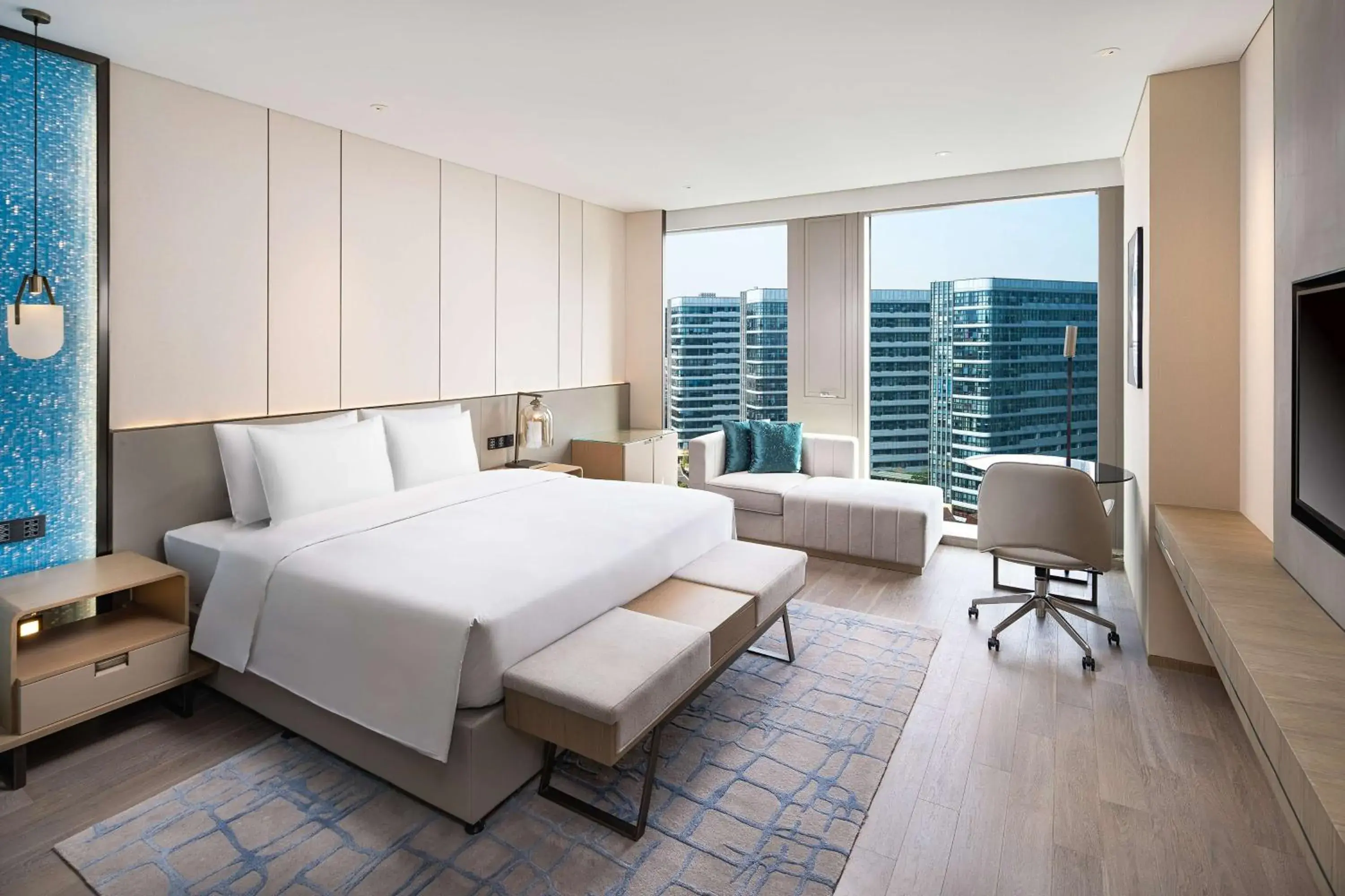 Photo of the whole room, Bed in Radisson Blu Hangzhou Xintiandi Photo of the whole room, Bed in Radisson Blu Hangzhou Xintiandi