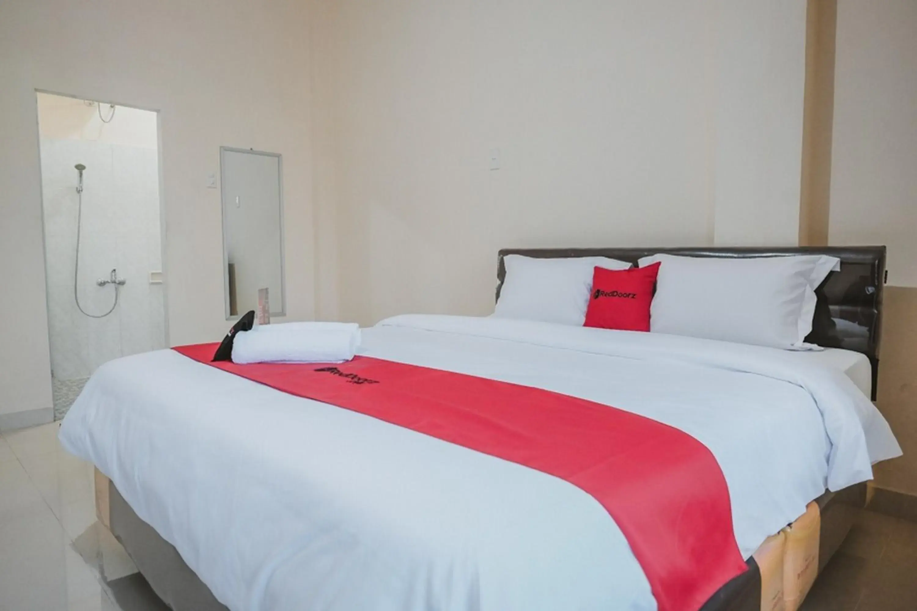 Bedroom in RedDoorz near Ringroad City Walks Medan Bedroom in RedDoorz near Ringroad City Walks Medan