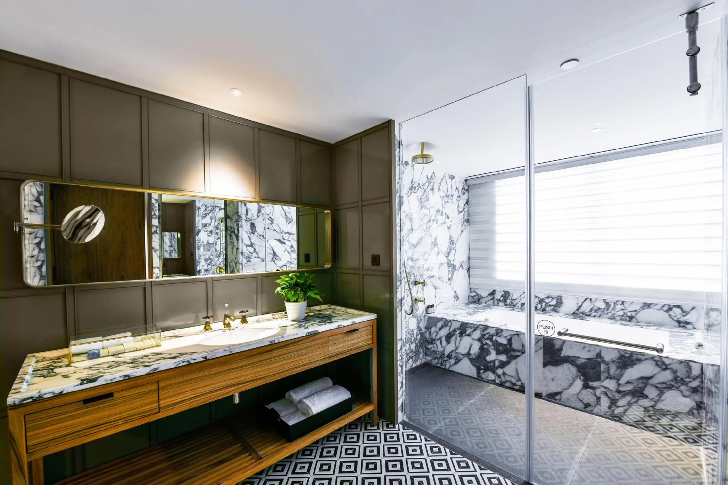 Bathroom in Hotel Kapok Shenzhen HouHai (Close to Shenzhen Bay)