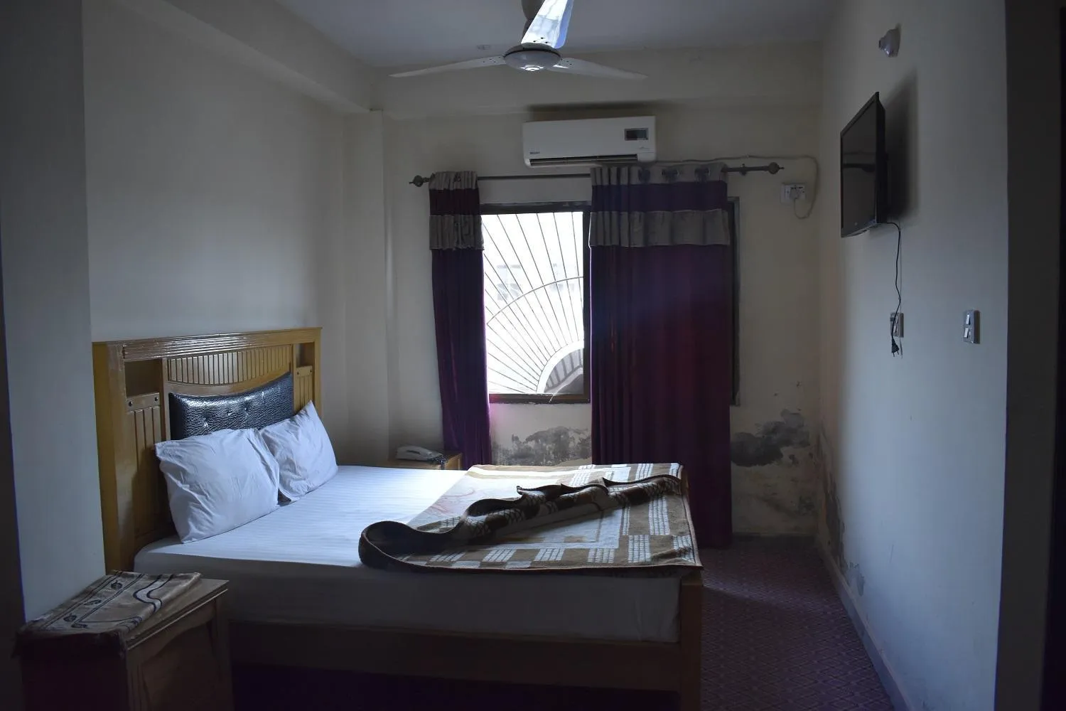 Bed in Hotel Royal Lodge