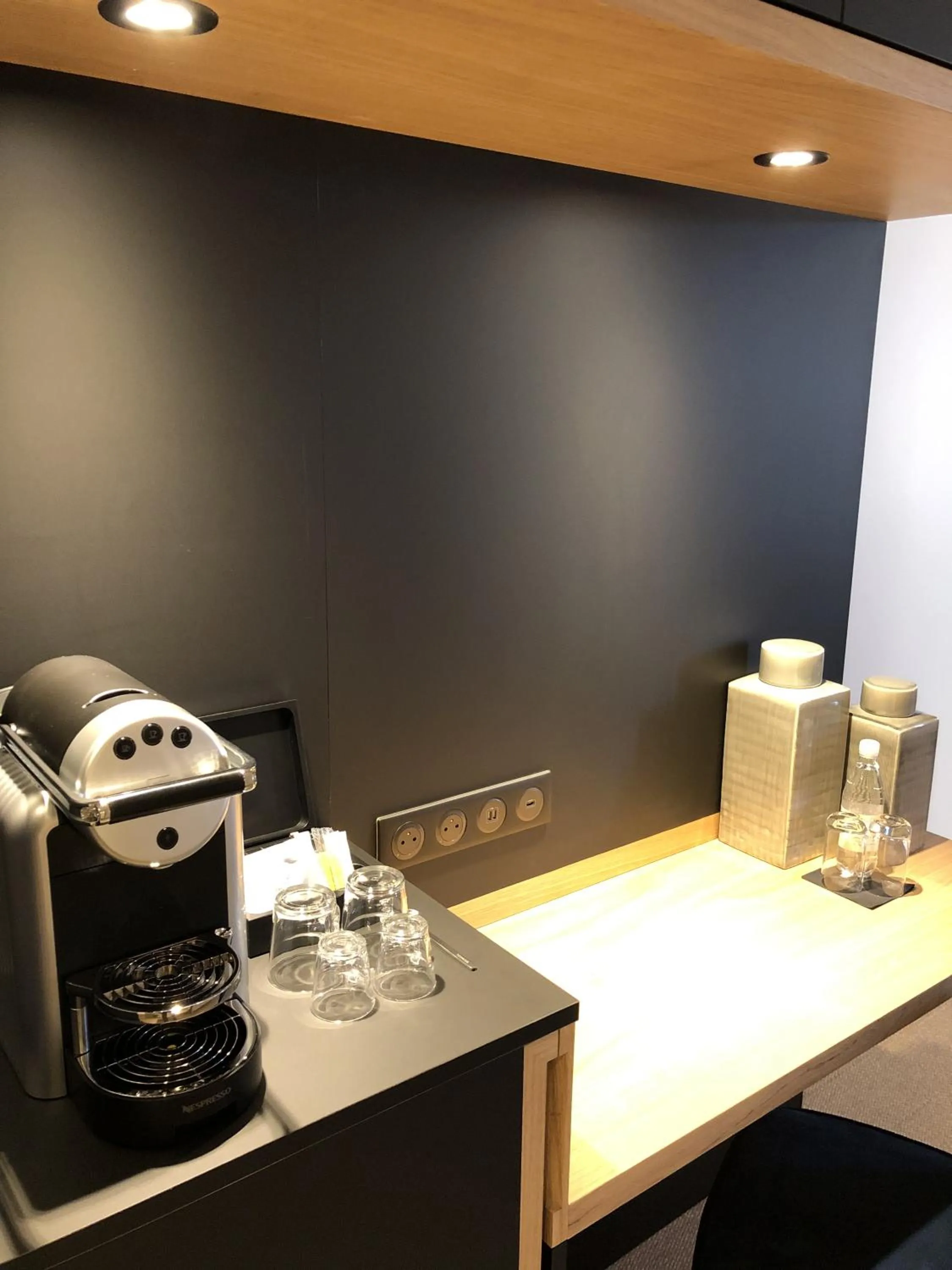 Coffee/tea facilities in Hostellerie Cèdre & Spa Beaune