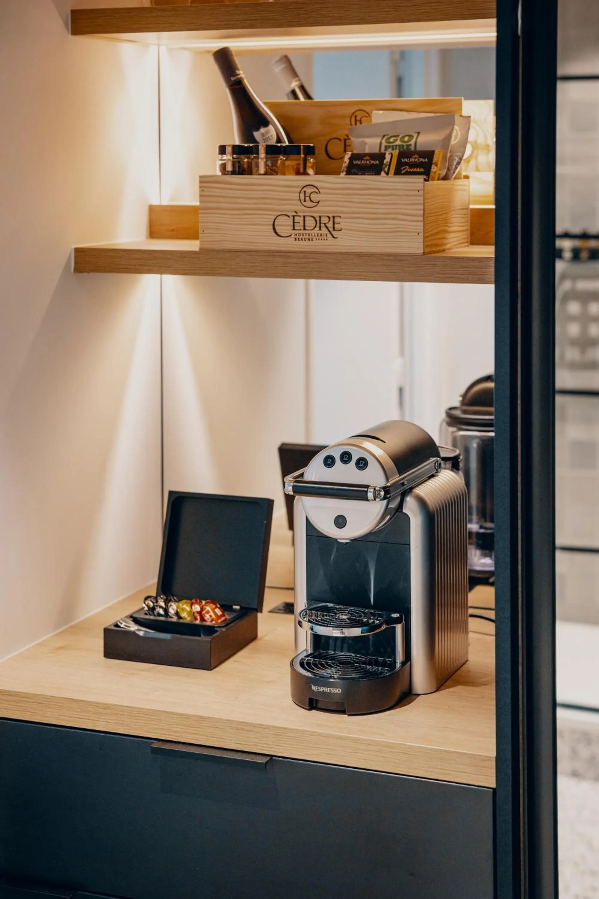 Coffee/tea facilities in Hostellerie Cèdre & Spa Beaune