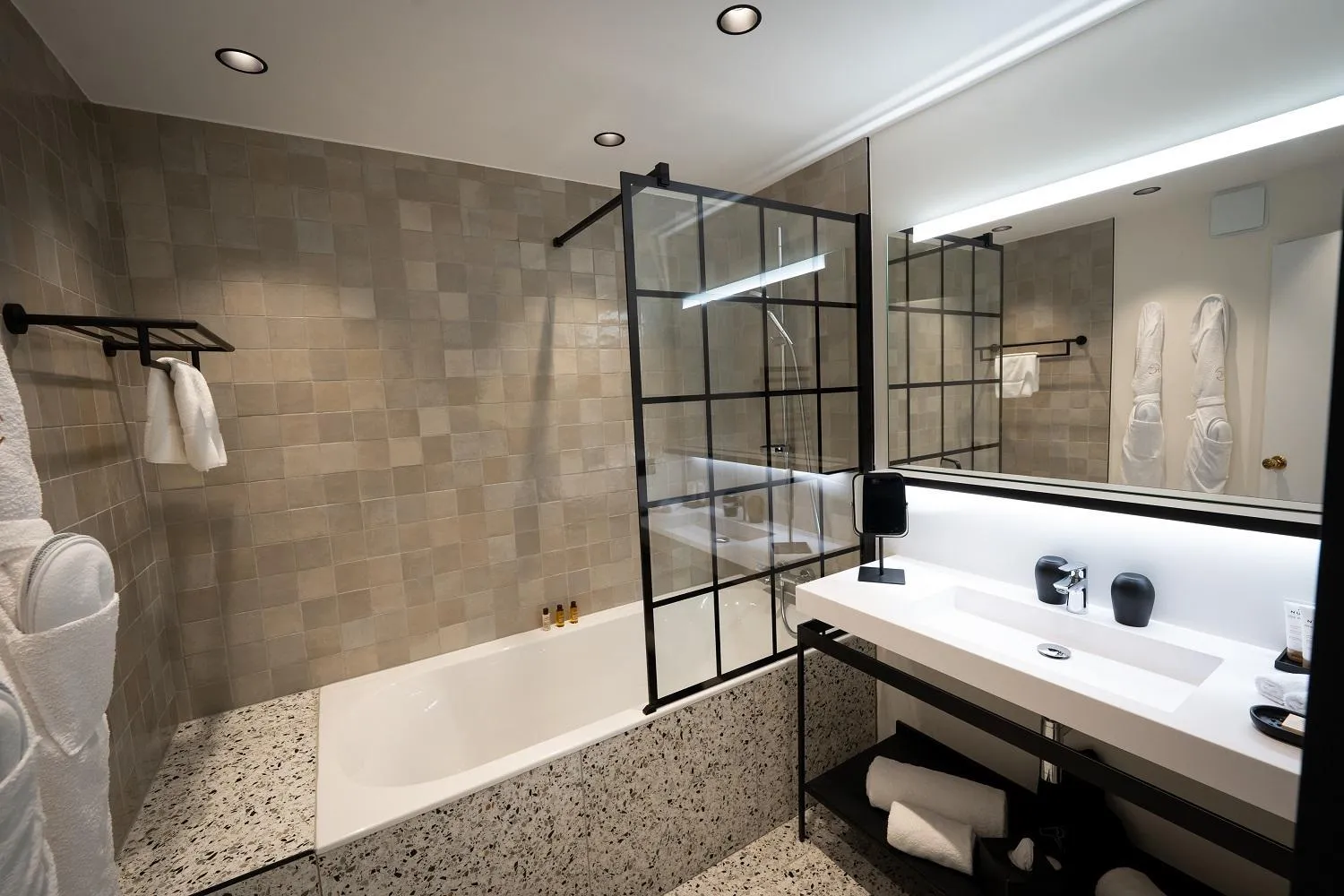 Bathroom in Hostellerie Cèdre & Spa Beaune