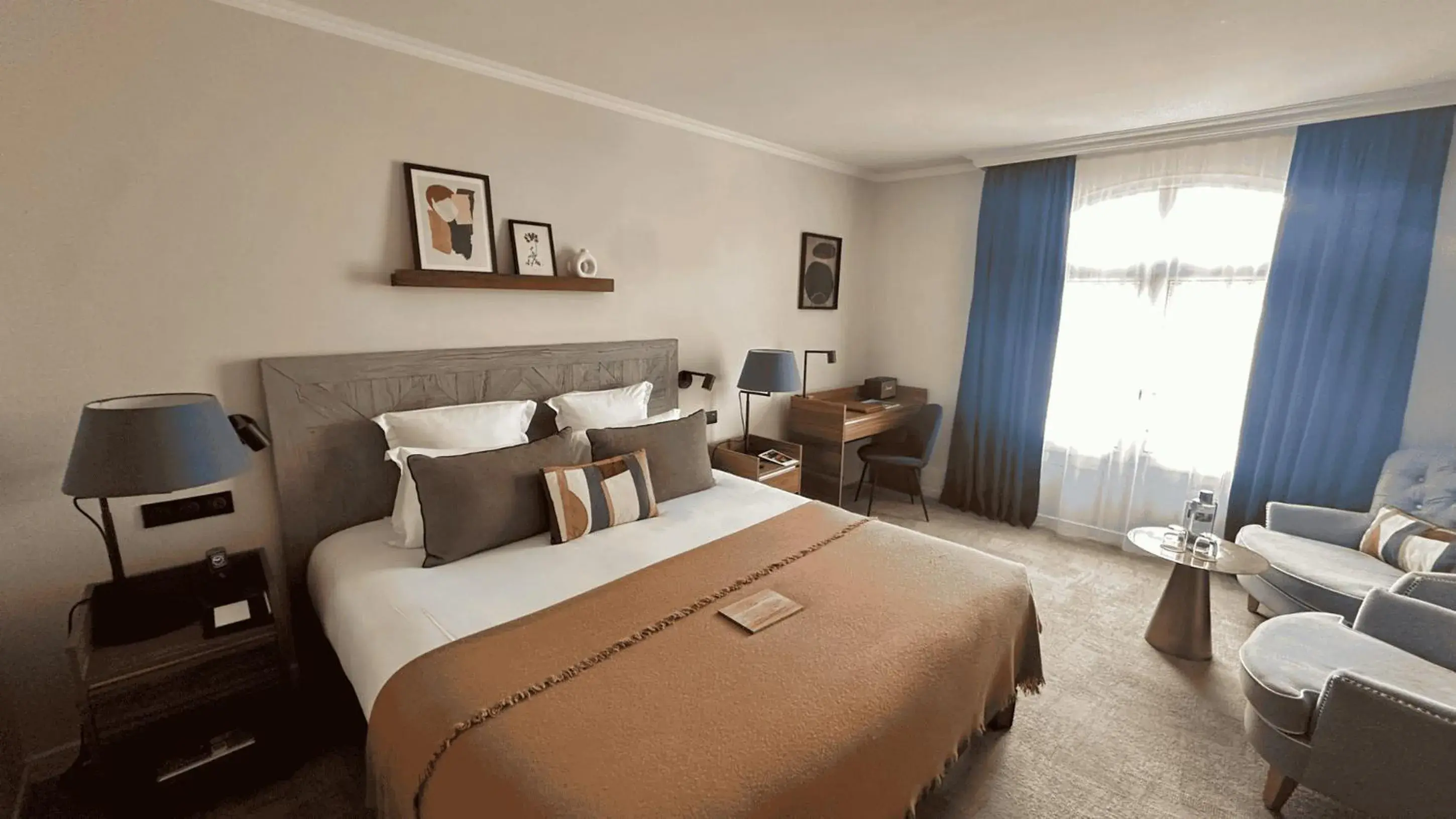 Seating area, Bed in Cèdre Beaune, A Beauvallon Hotel & Spa Seating area, Bed in Cèdre Beaune, A Beauvallon Hotel & Spa