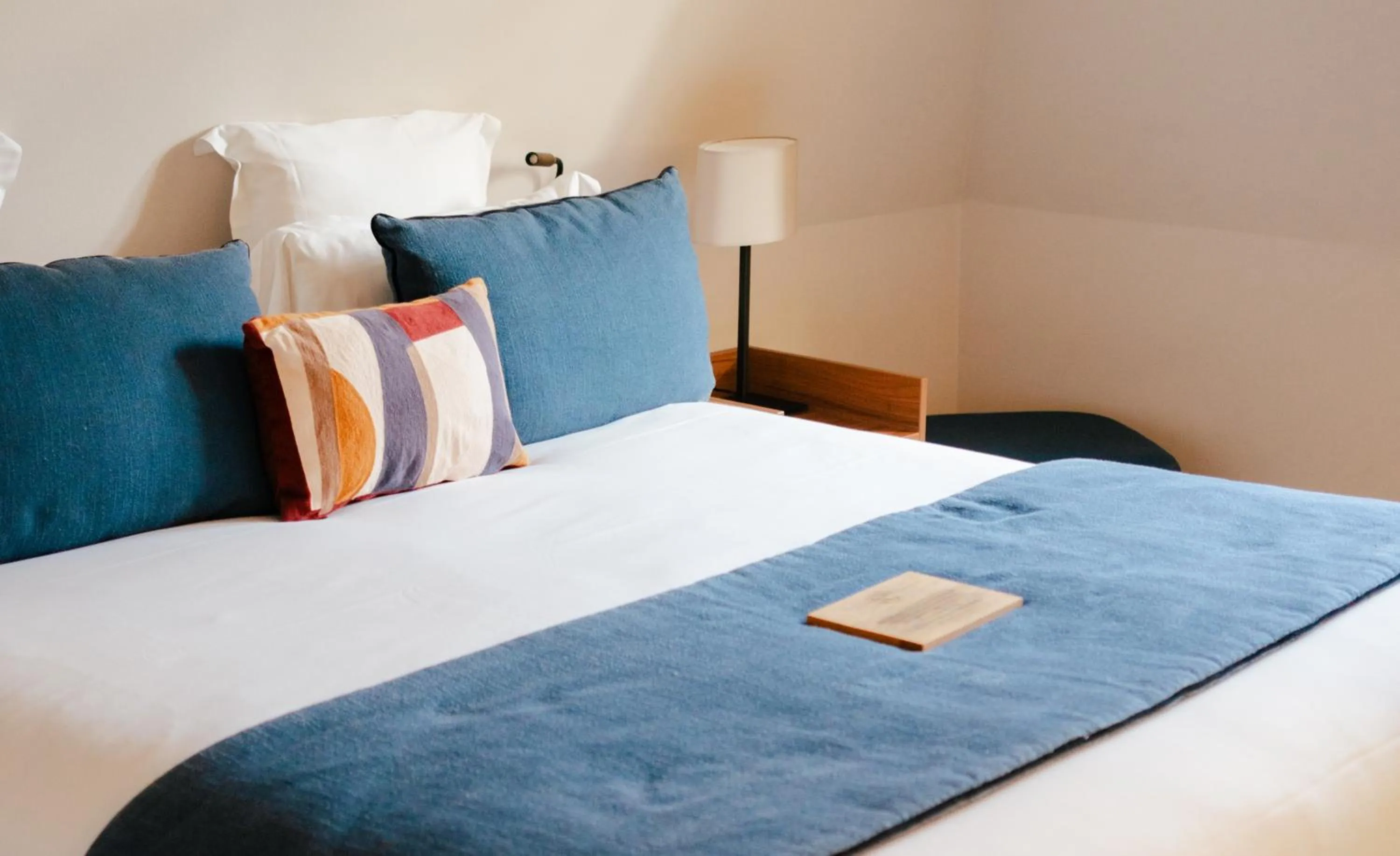 Bed in Cèdre Beaune, A Beauvallon Hotel & Spa