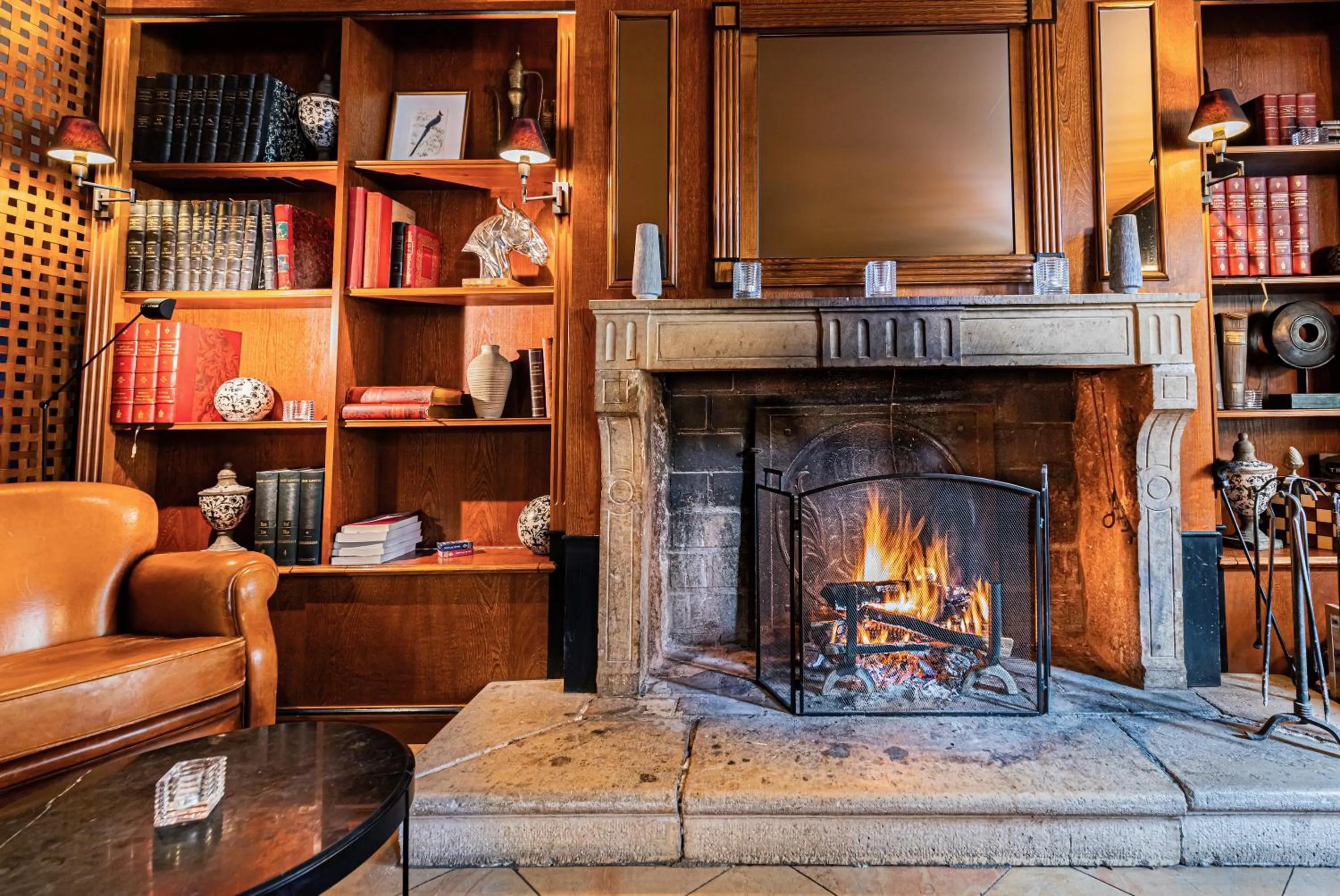 Lounge or bar in Hostellerie Cèdre & Spa Beaune