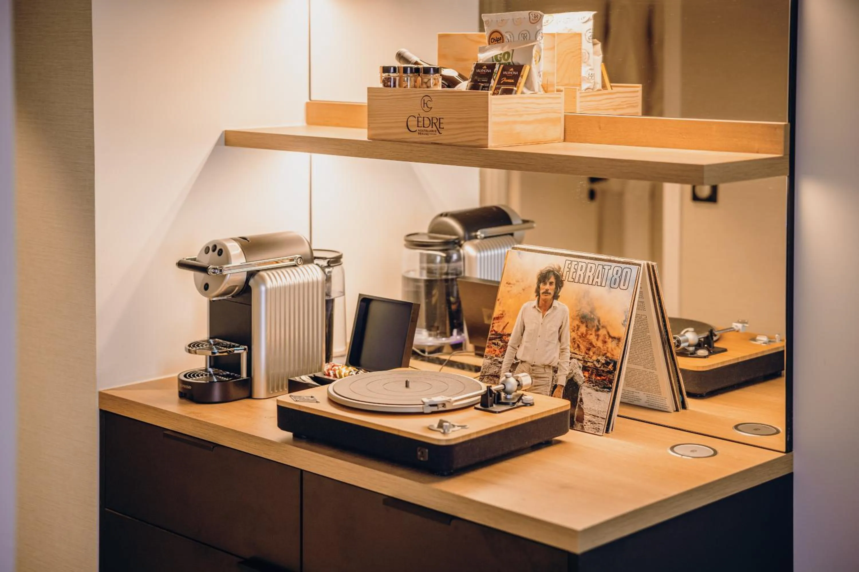 TV and multimedia in Hostellerie Cèdre & Spa Beaune