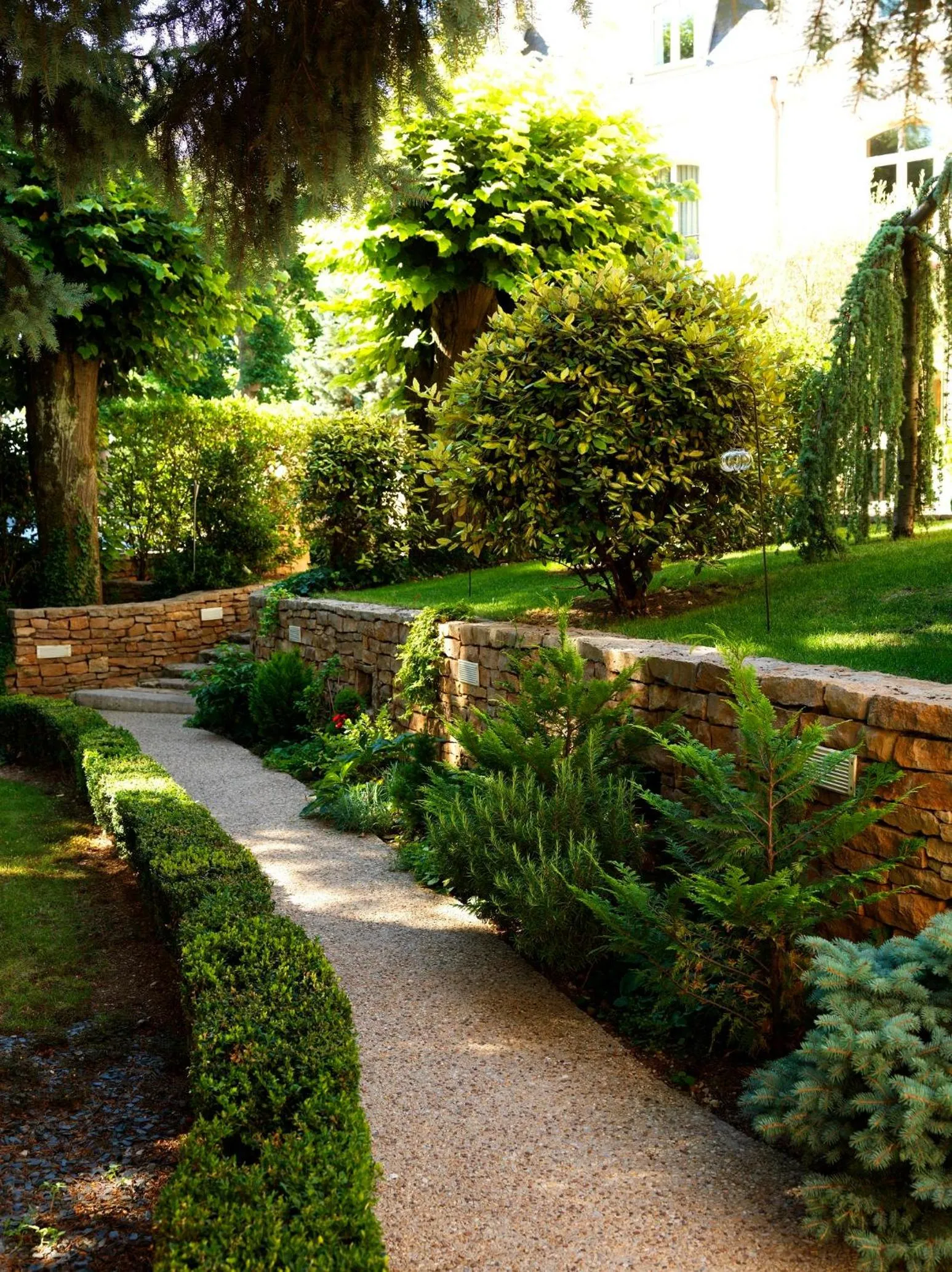 Facade/entrance in Hostellerie Cèdre & Spa Beaune