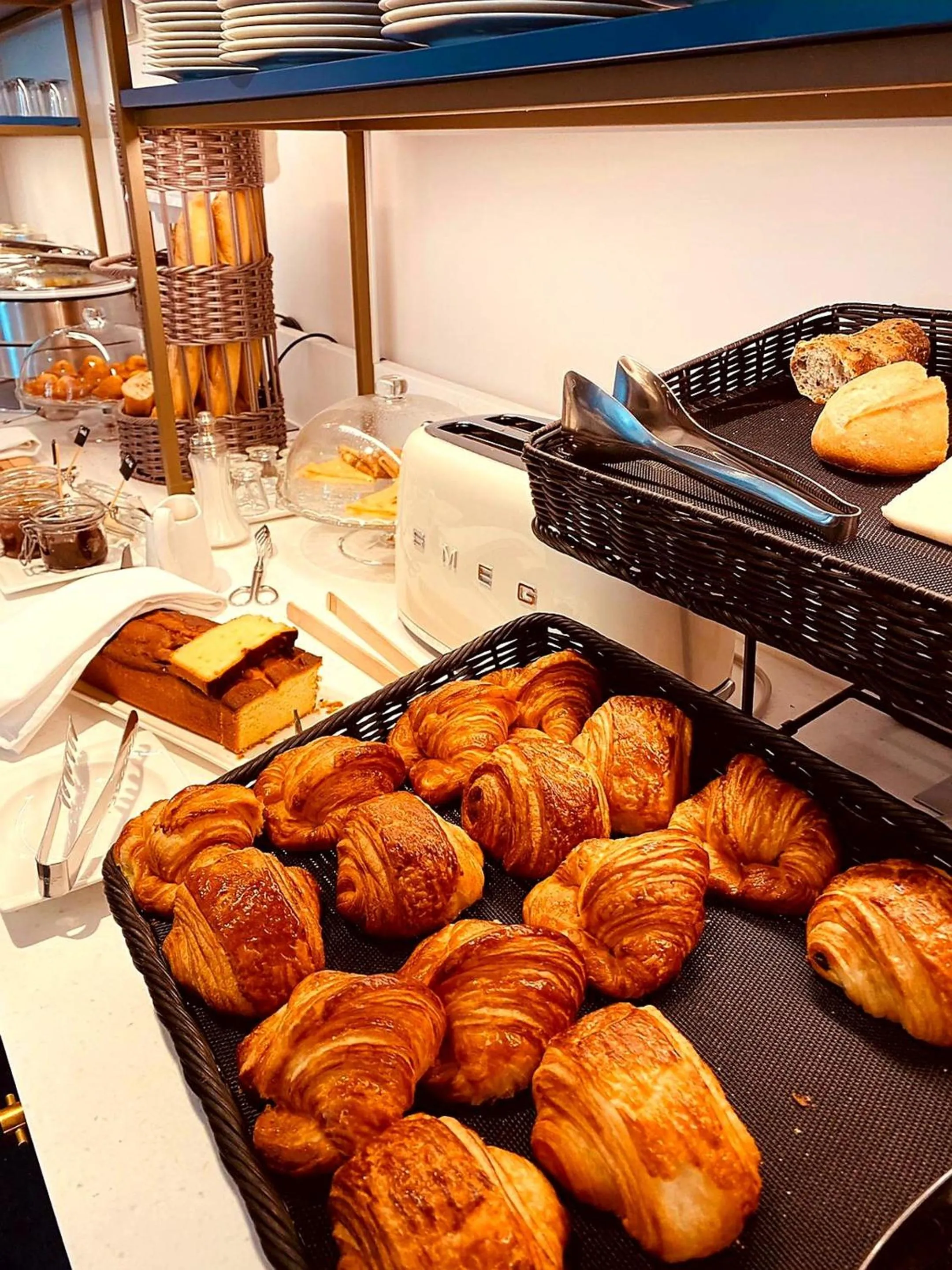 Breakfast in Hostellerie Cèdre & Spa Beaune