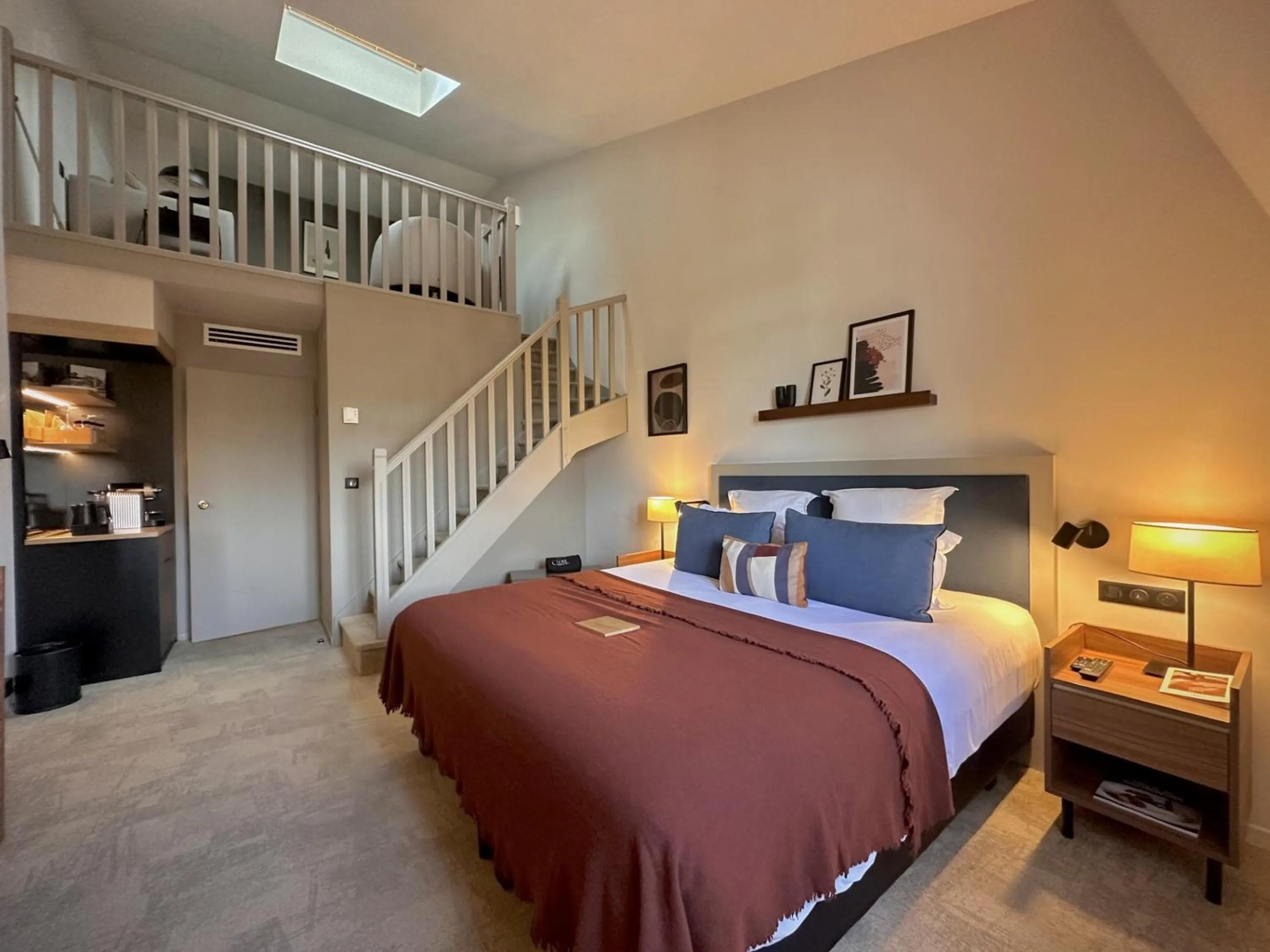 Bed in Cèdre Beaune, A Beauvallon Hotel & Spa