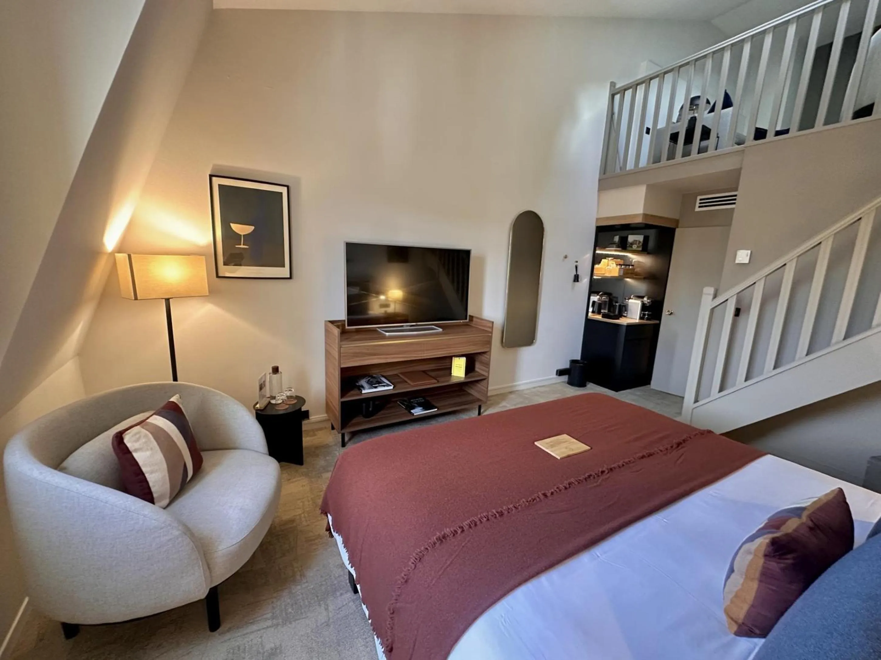 Bed in Cèdre Beaune, A Beauvallon Hotel & Spa