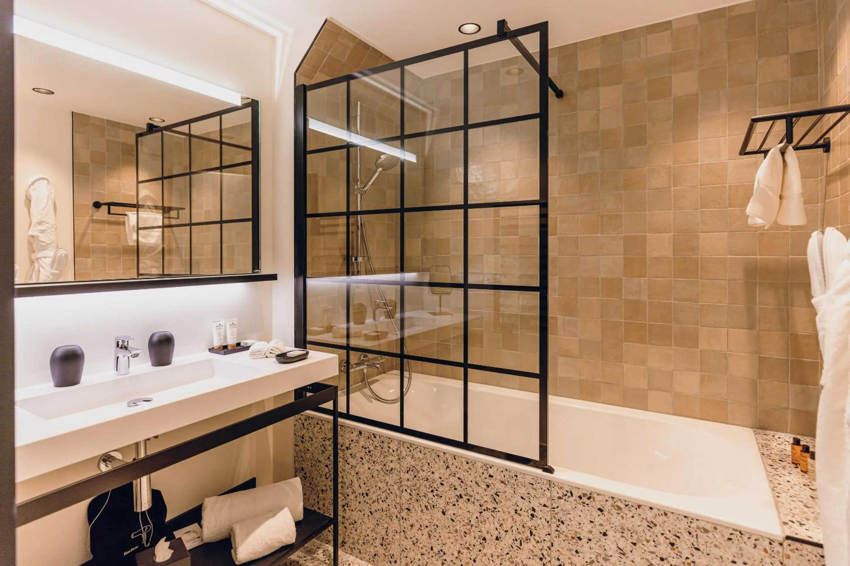 Bathroom in Hostellerie Cèdre & Spa Beaune