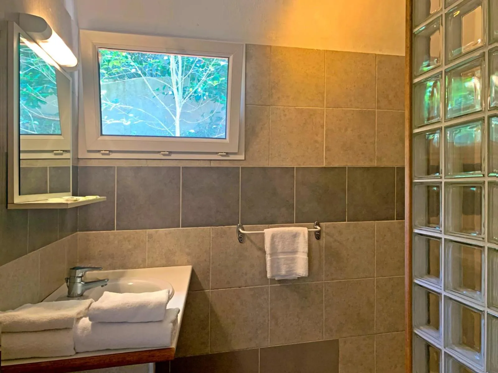 Bathroom in Hôtel Maora Village