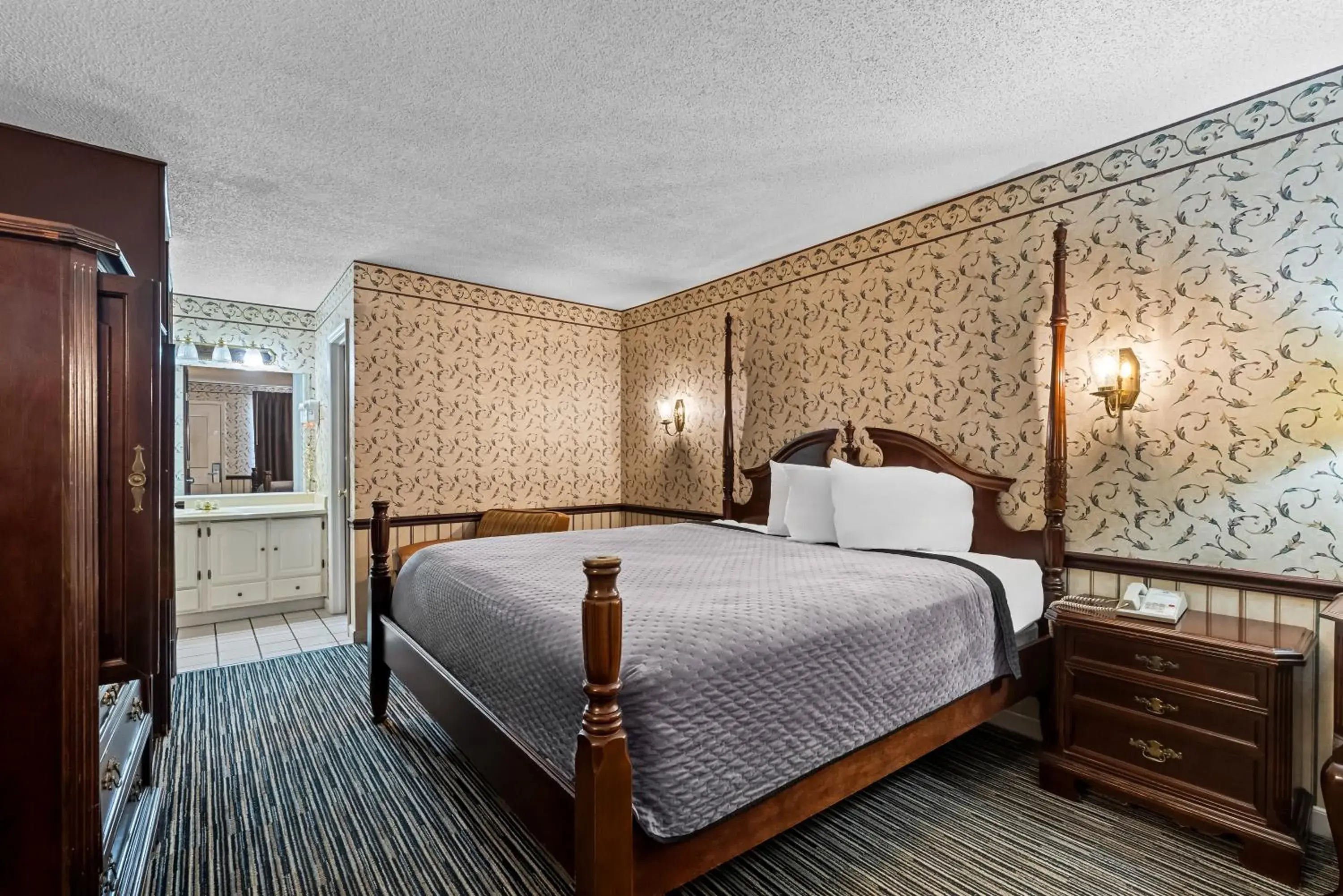 Bed in America's Best Value Inn-Athens Bed in America's Best Value Inn-Athens