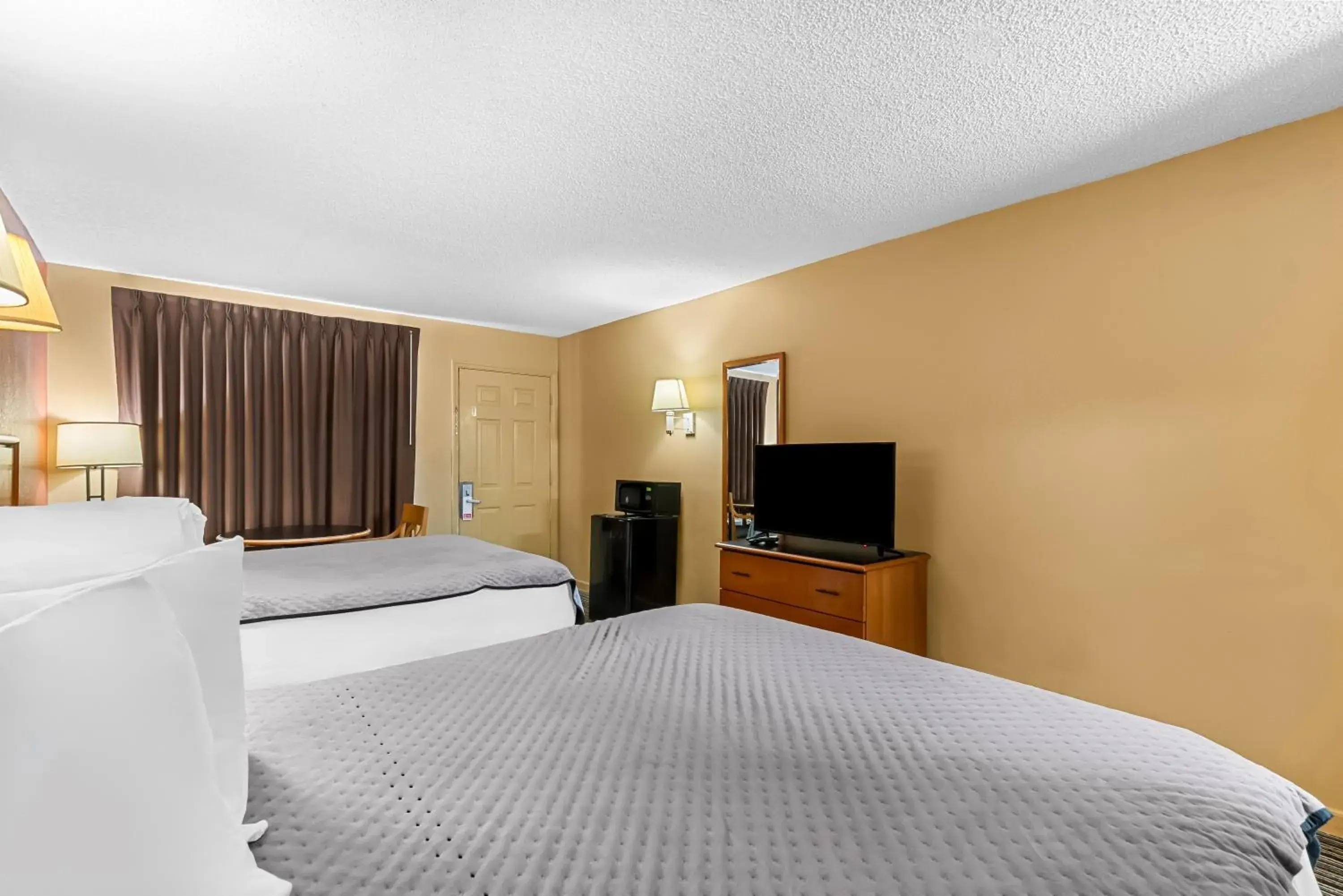 Bed in America's Best Value Inn-Athens Bed in America's Best Value Inn-Athens