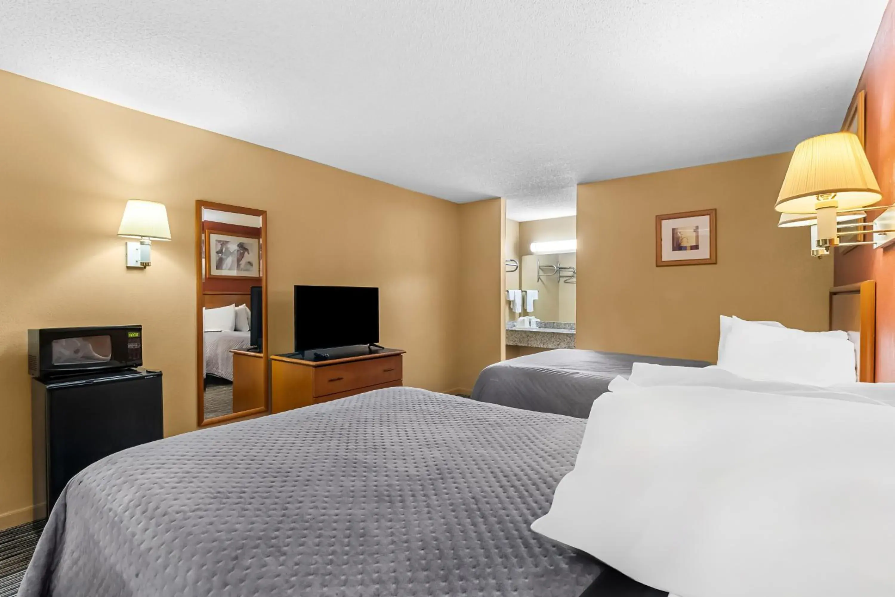 Bed in America's Best Value Inn-Athens Bed in America's Best Value Inn-Athens