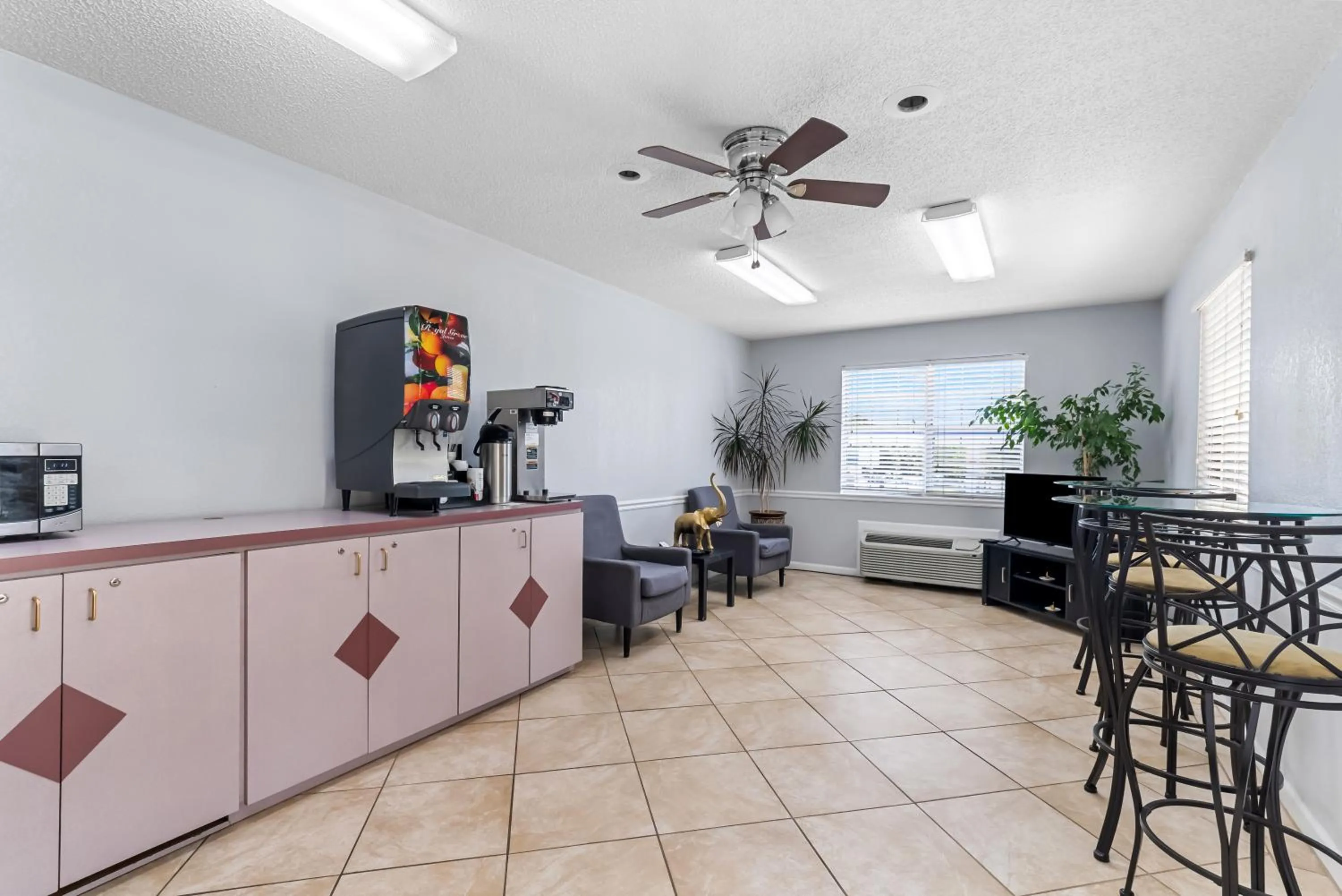 Breakfast in America's Best Value Inn-Athens