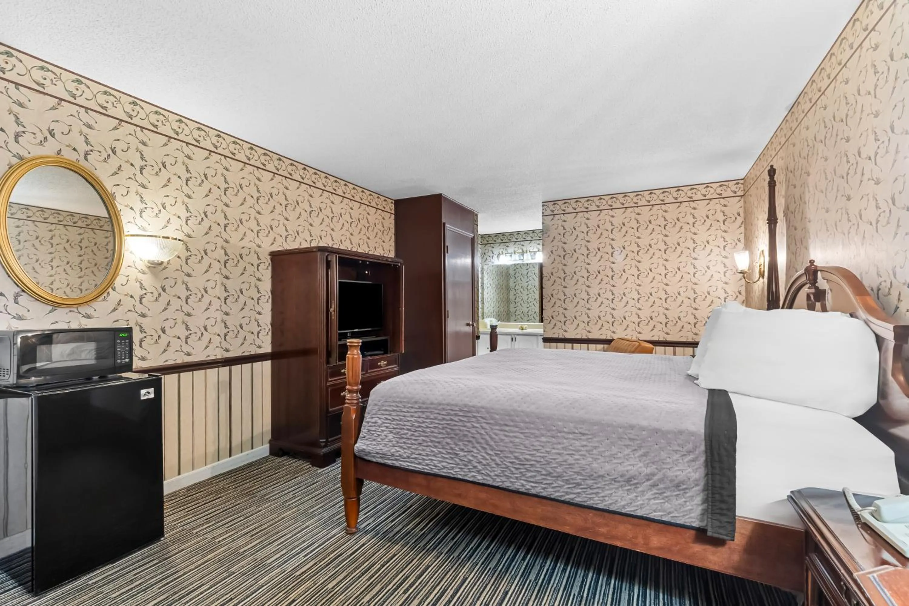 Bed in America's Best Value Inn-Athens