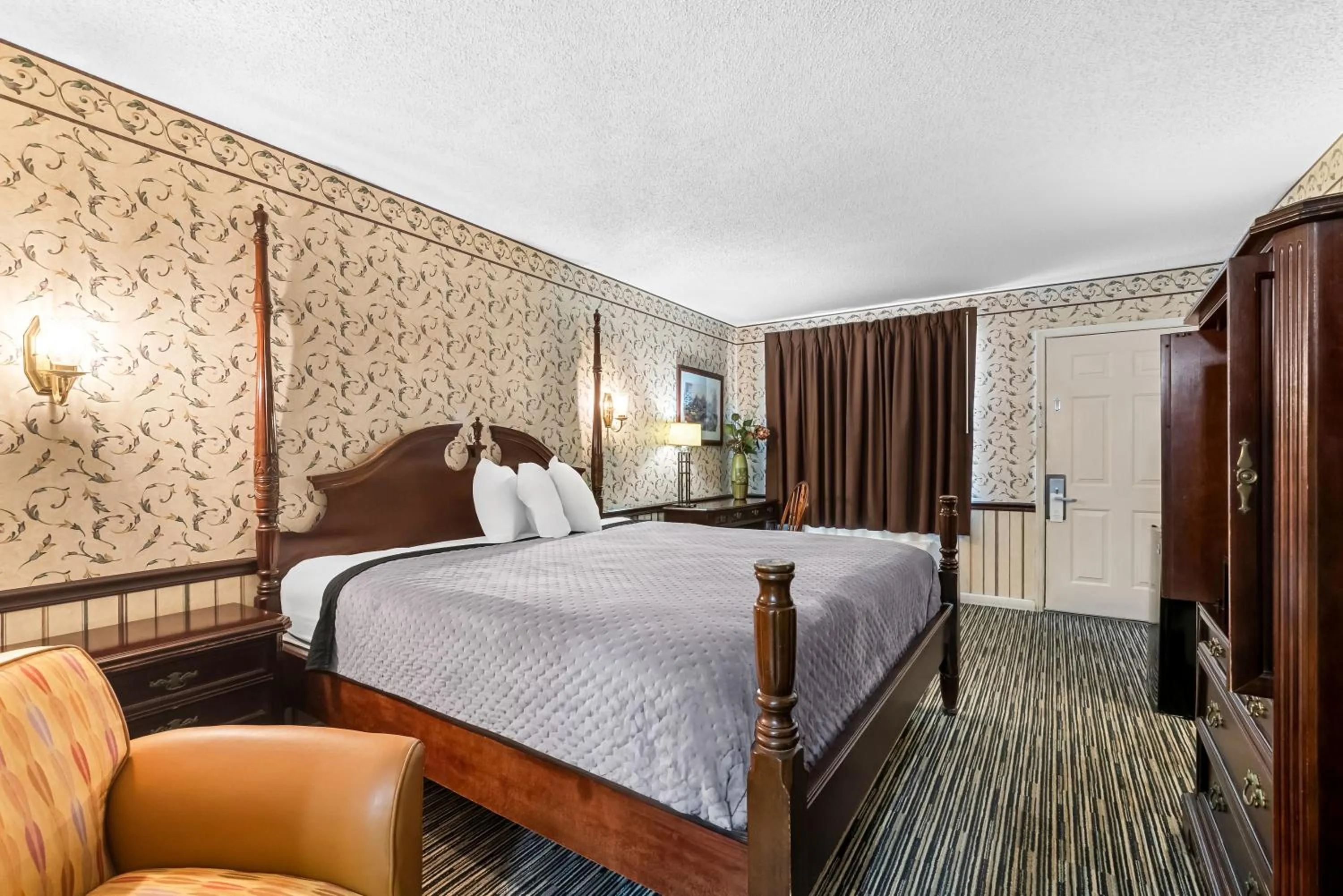 Bed in America's Best Value Inn-Athens