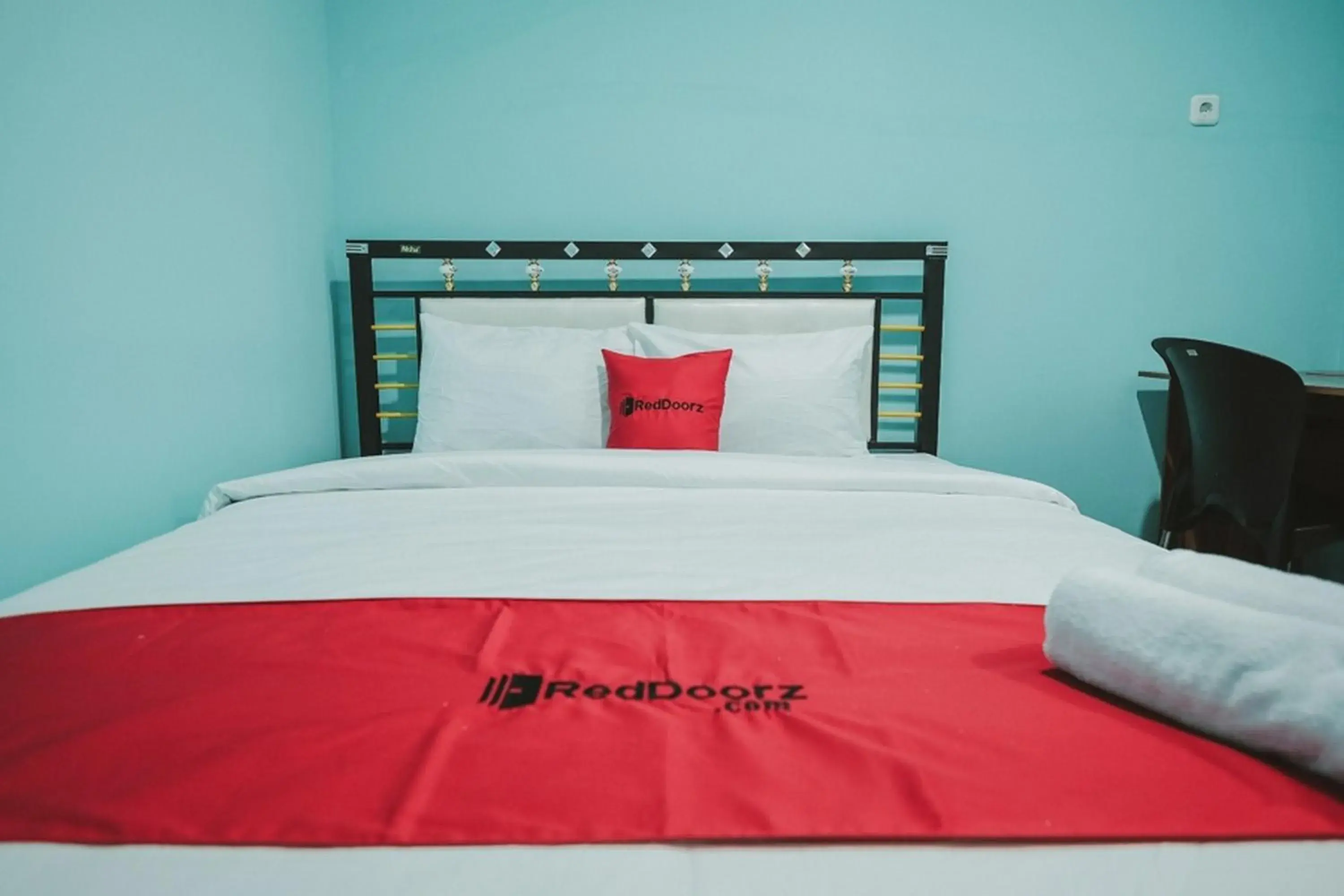 Photo of the whole room, Bed in RedDoorz near RSUD Koja Photo of the whole room, Bed in RedDoorz near RSUD Koja