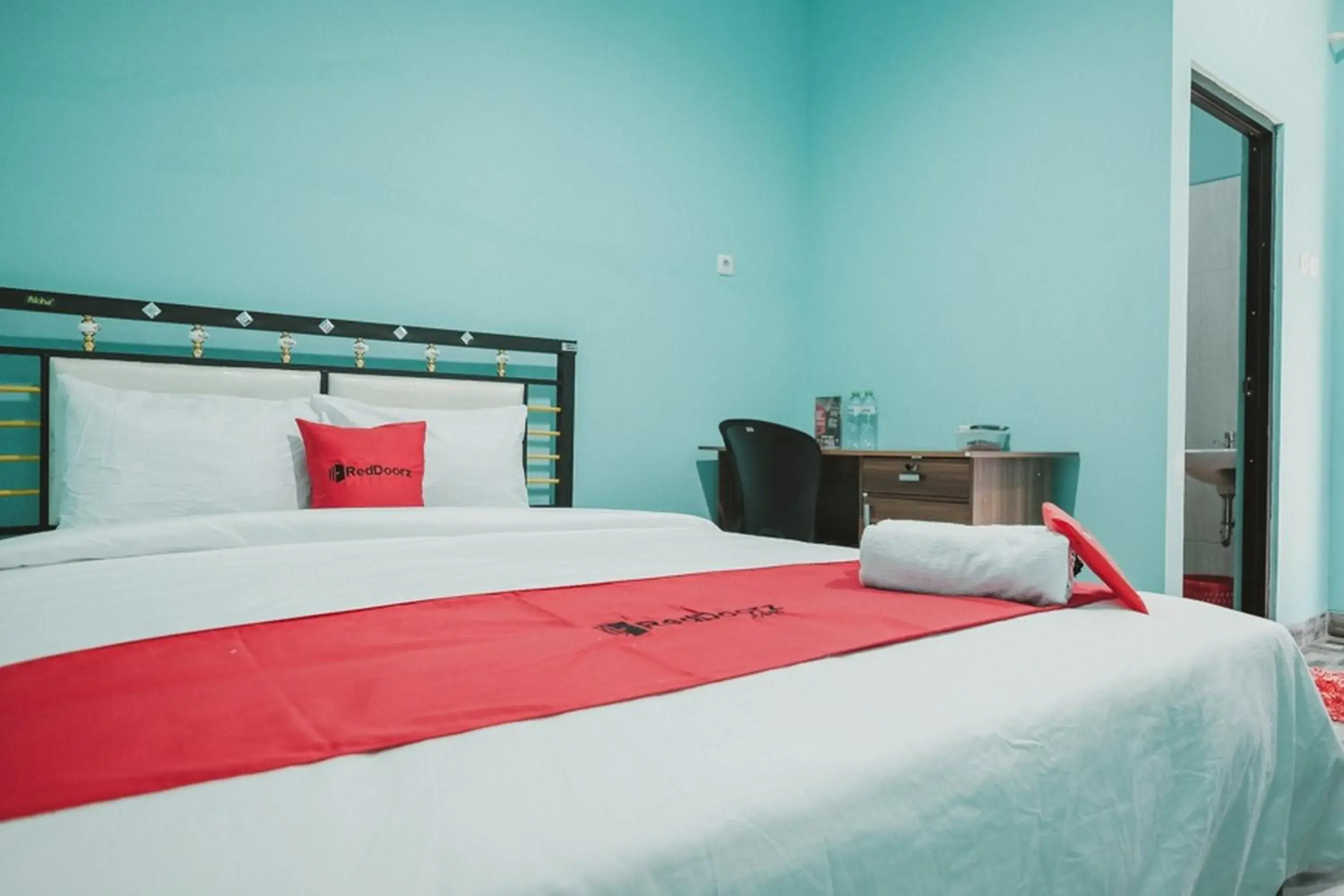 Double Room in RedDoorz near RSUD Koja Double Room in RedDoorz near RSUD Koja