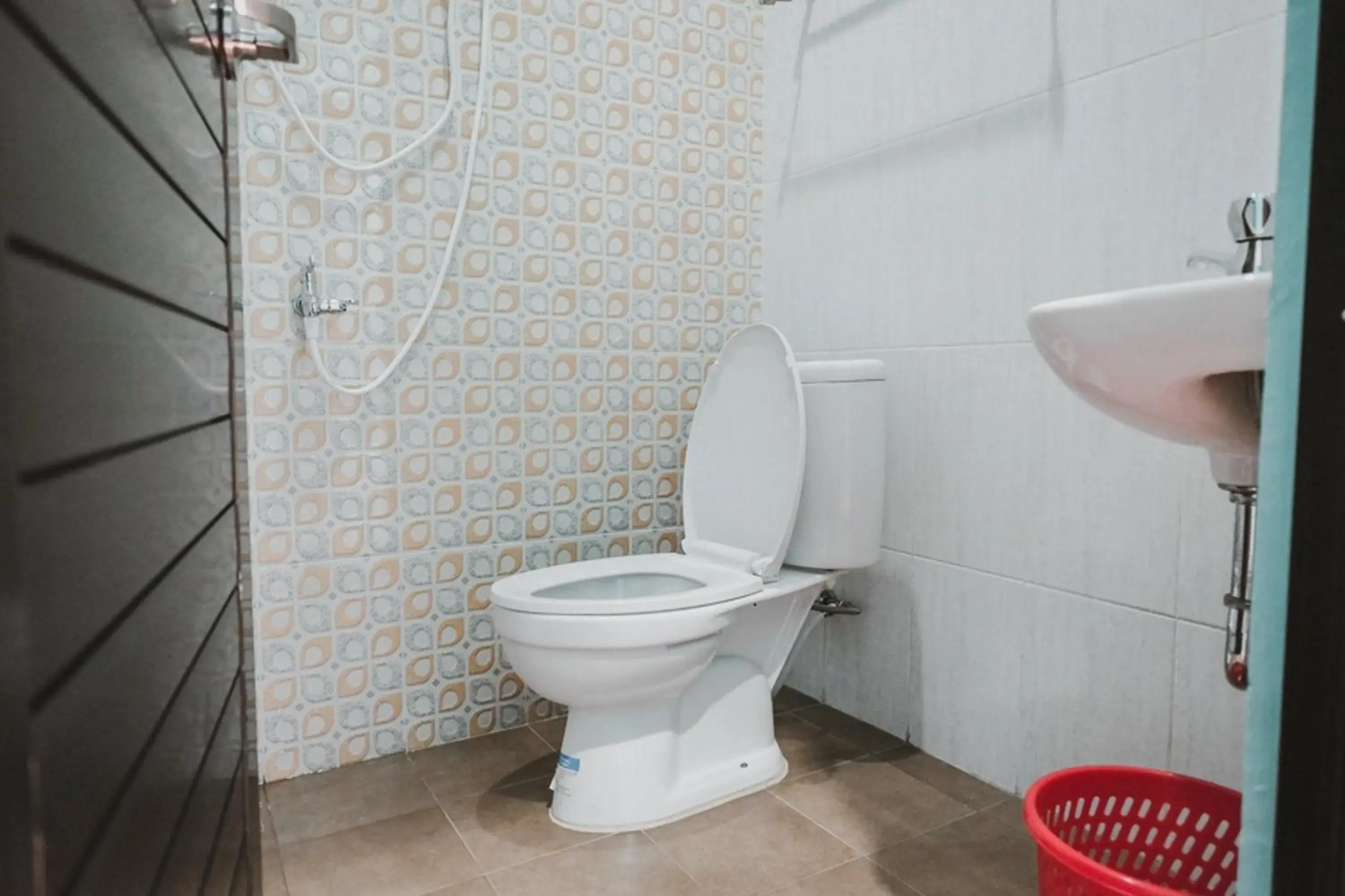 Twin Room in RedDoorz near RSUD Koja Twin Room in RedDoorz near RSUD Koja