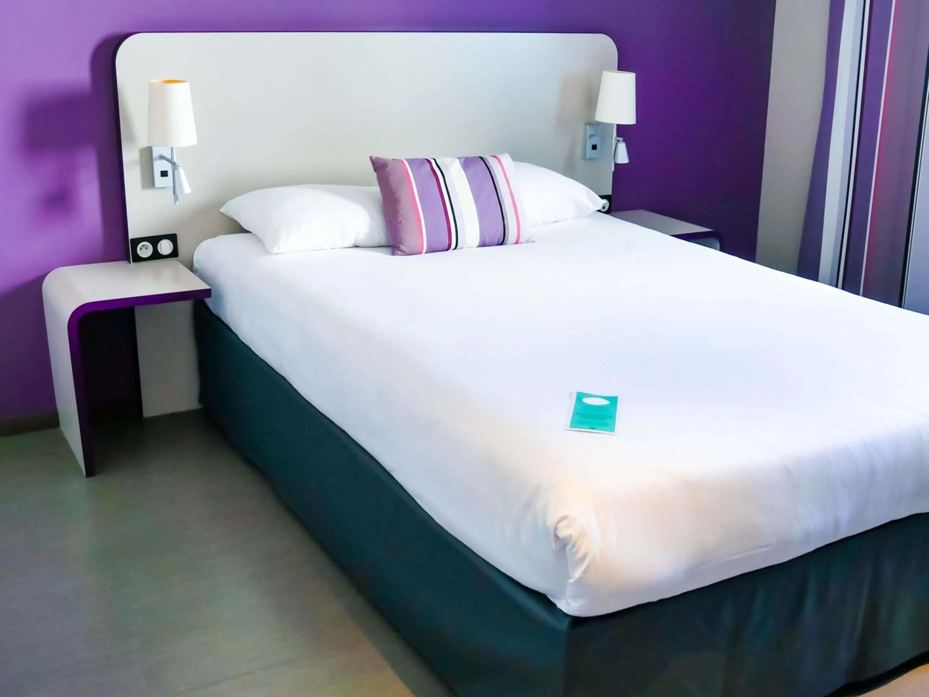 Bedroom, Bed in ibis Styles Montbéliard