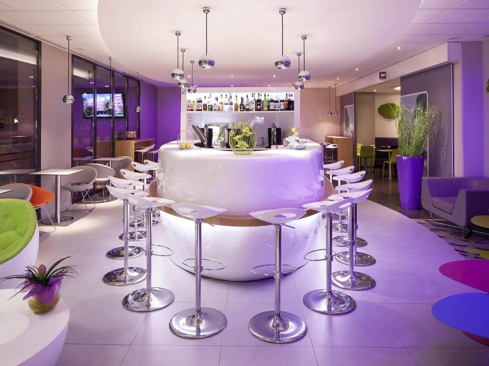 Lounge or bar in ibis Styles Montbéliard