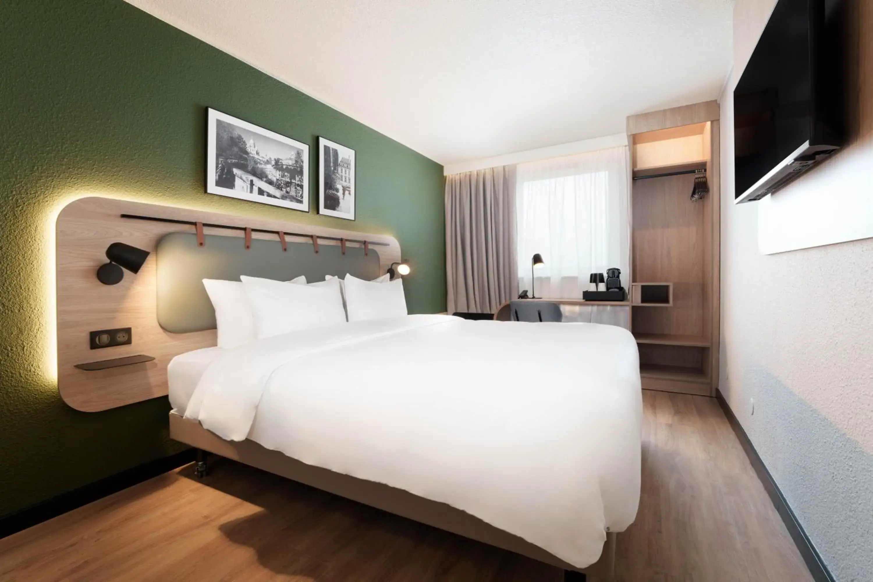 Photo of the whole room, Bed in Campanile Blanc-Mesnil Photo of the whole room, Bed in Campanile Blanc-Mesnil