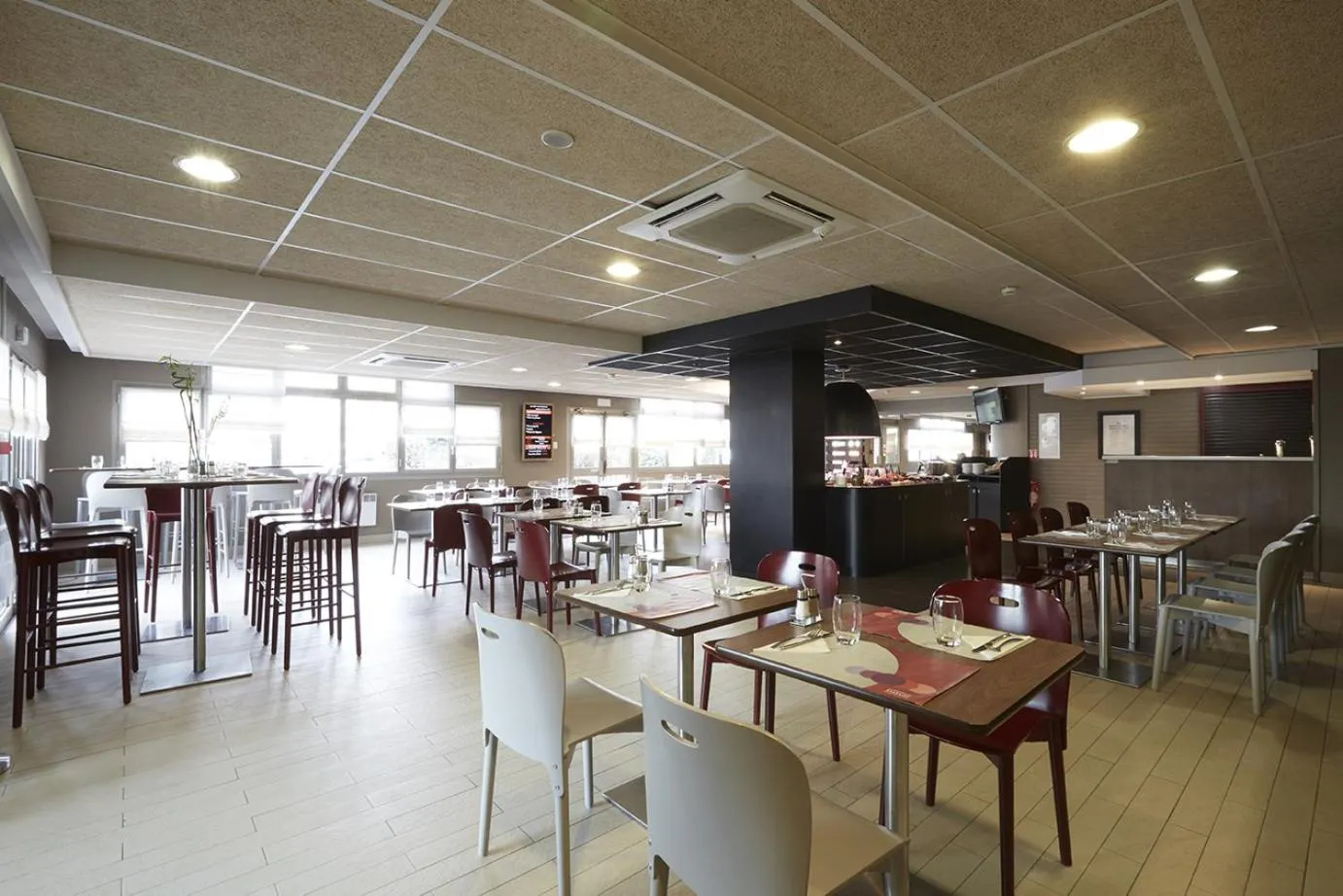 Restaurant/places to eat in Campanile Blanc-Mesnil