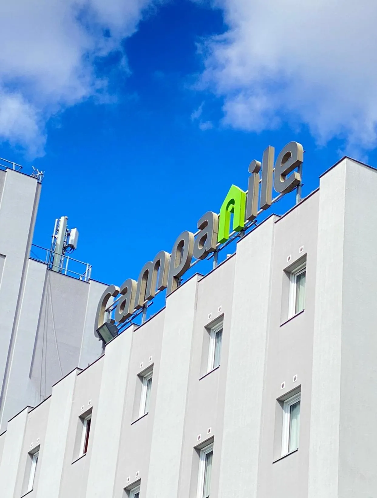 Facade/entrance in Campanile Blanc-Mesnil