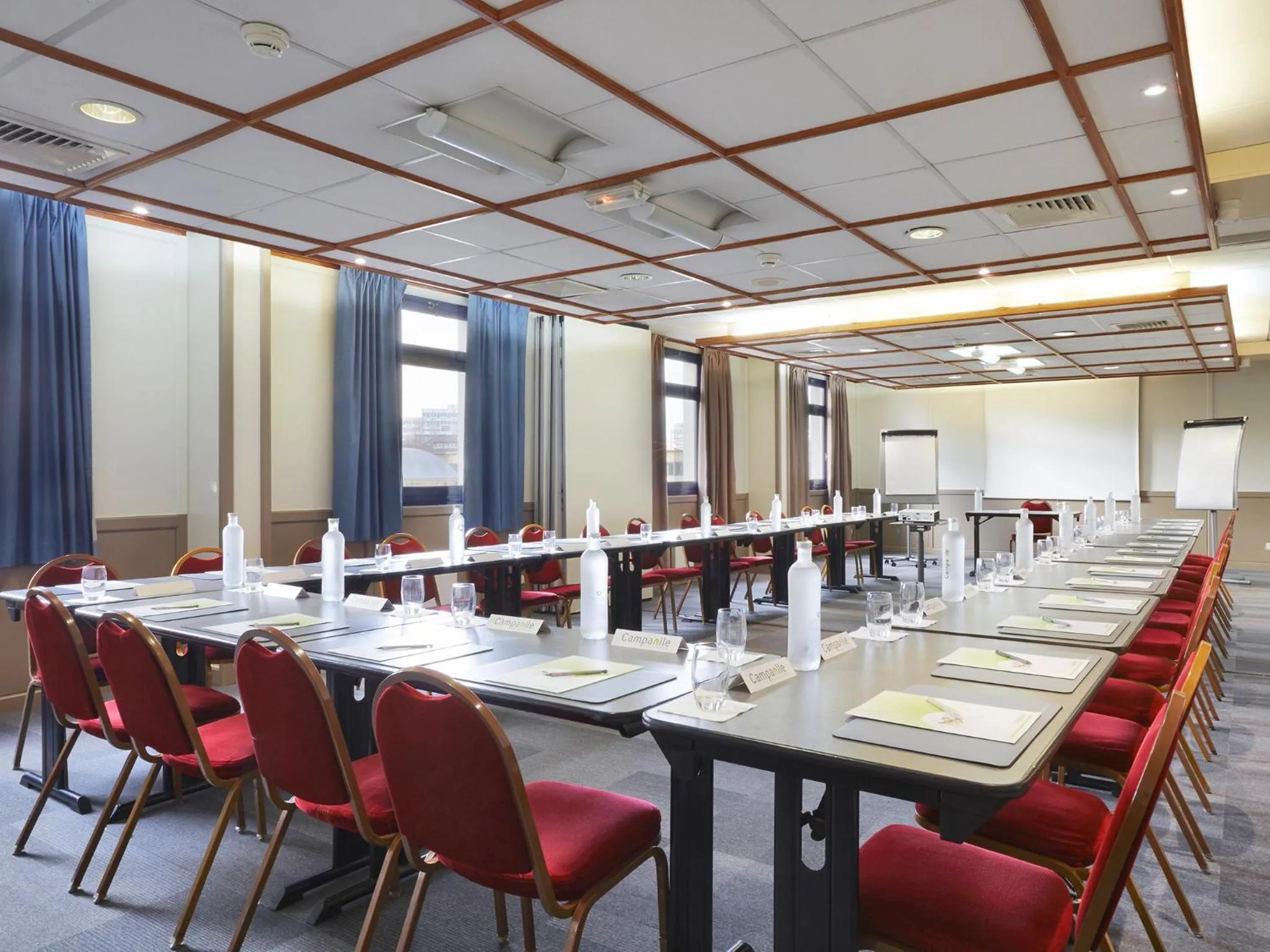 Business facilities in Campanile Blanc-Mesnil