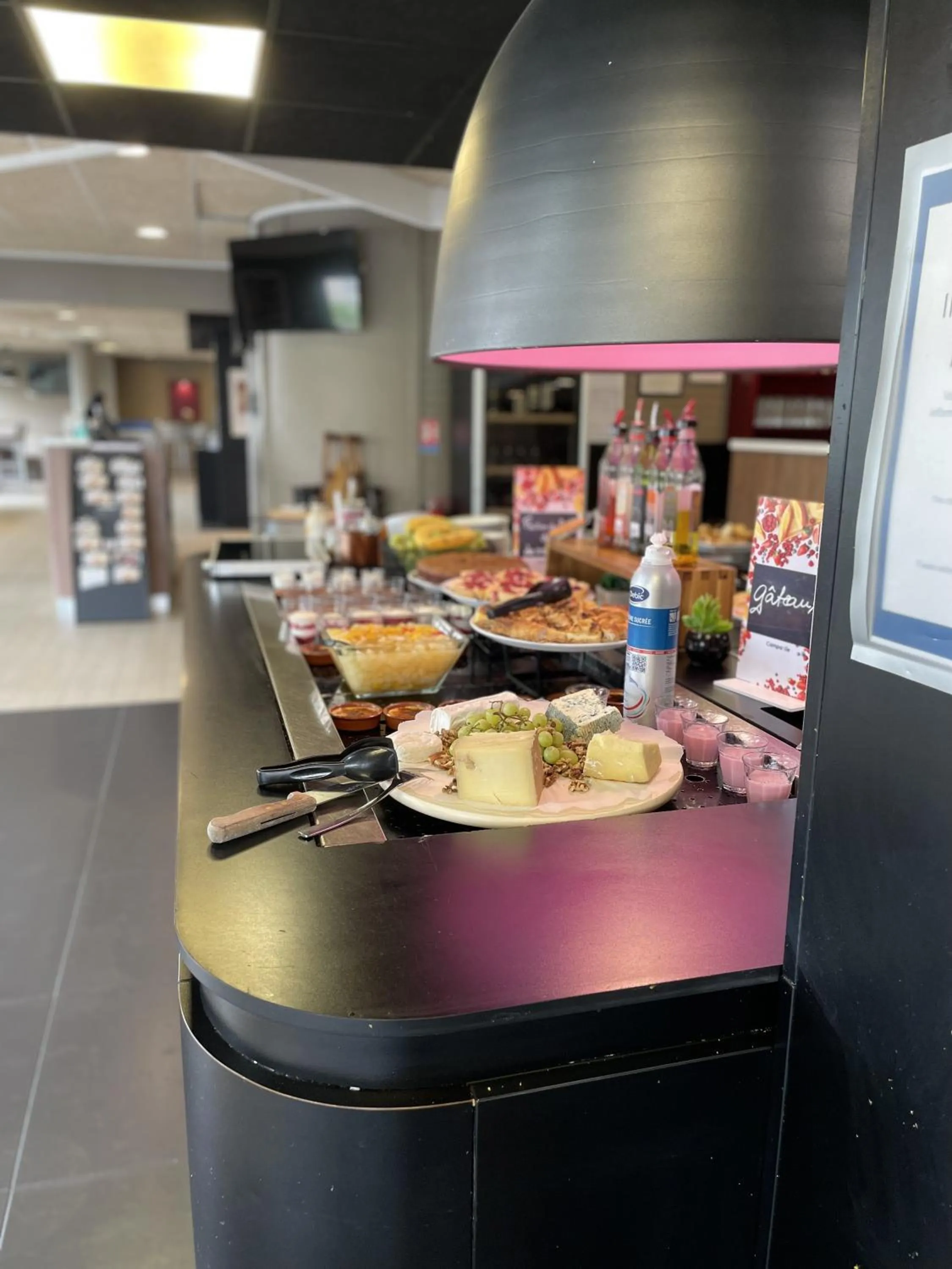 Restaurant/places to eat in Campanile Blanc-Mesnil