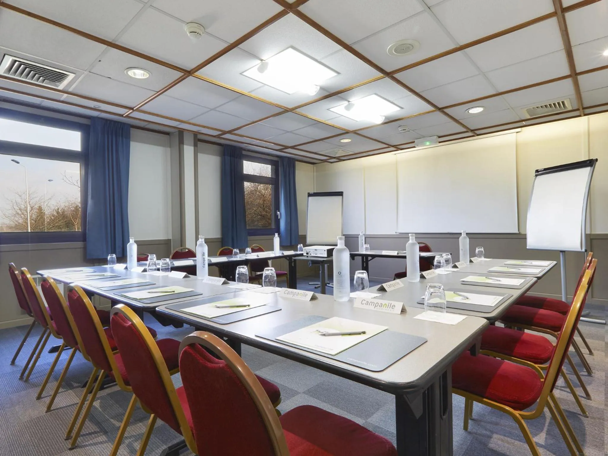Business facilities in Campanile Blanc-Mesnil