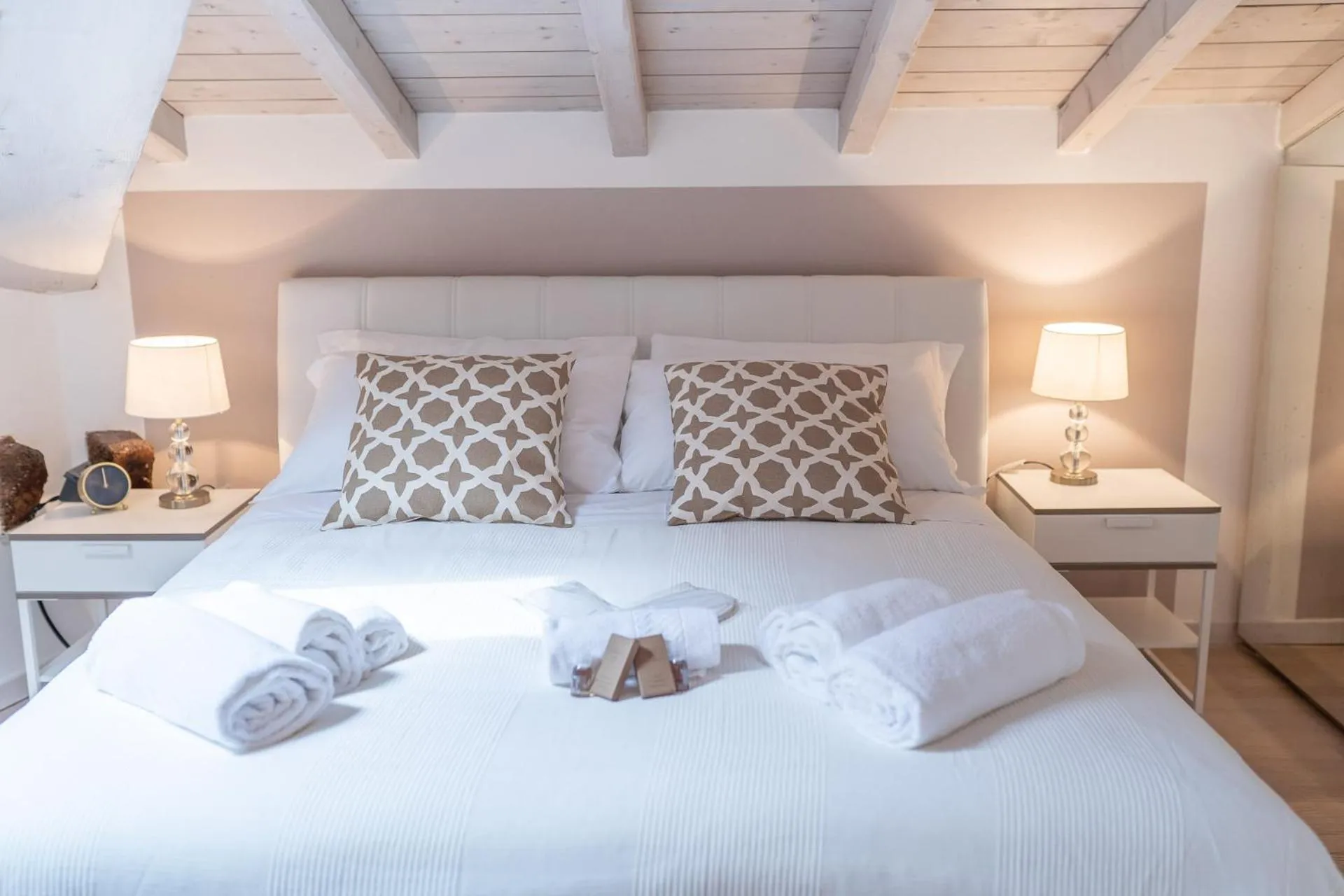 Bedroom, Bed in Arena Balcony
