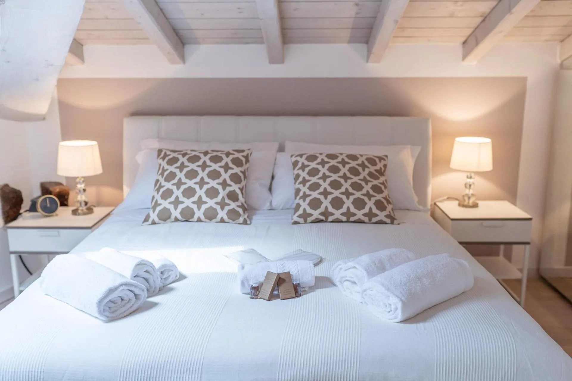 Bedroom, Bed in Arena Balcony