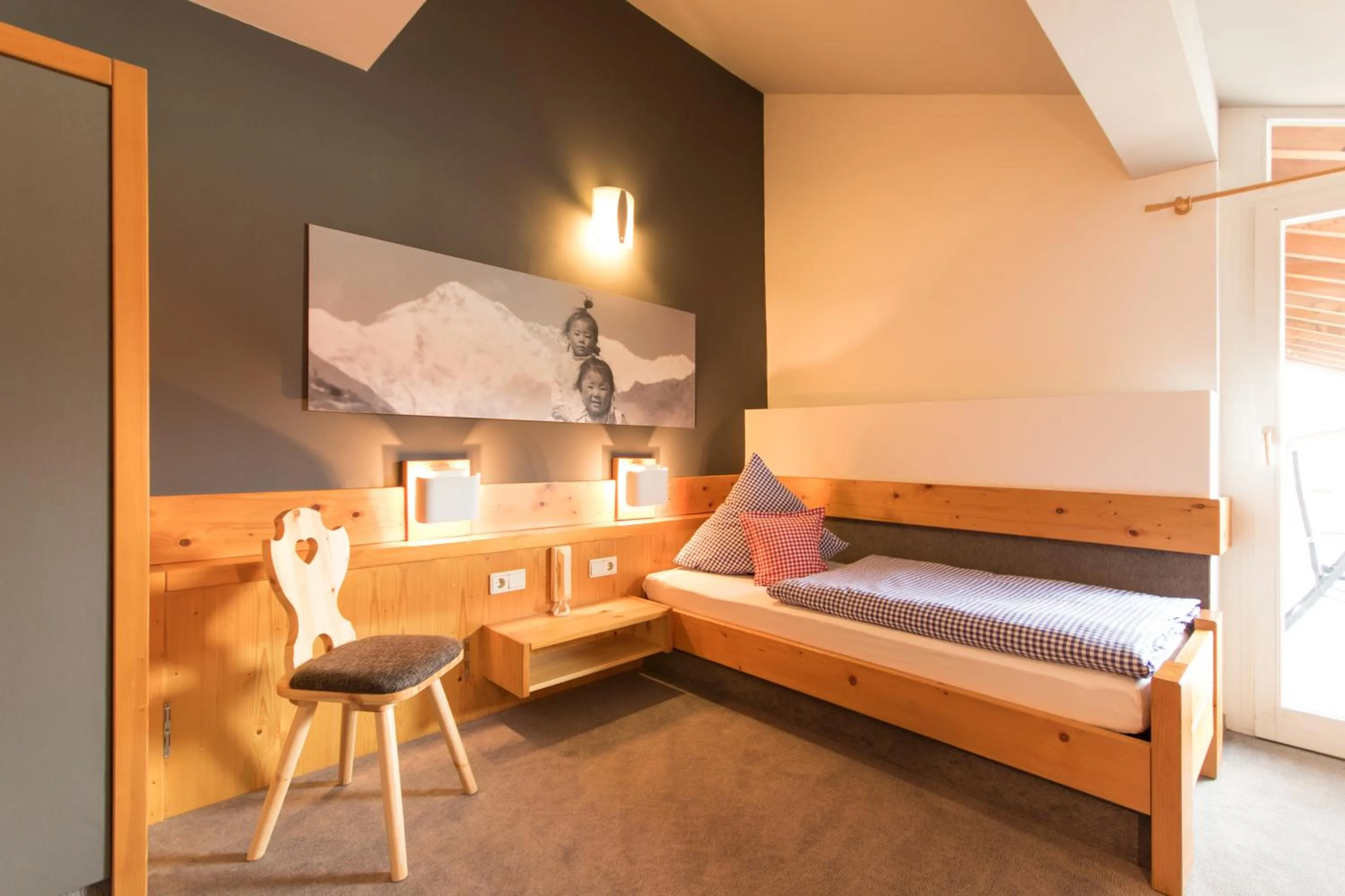 Photo of the whole room, Bed in Posthorn