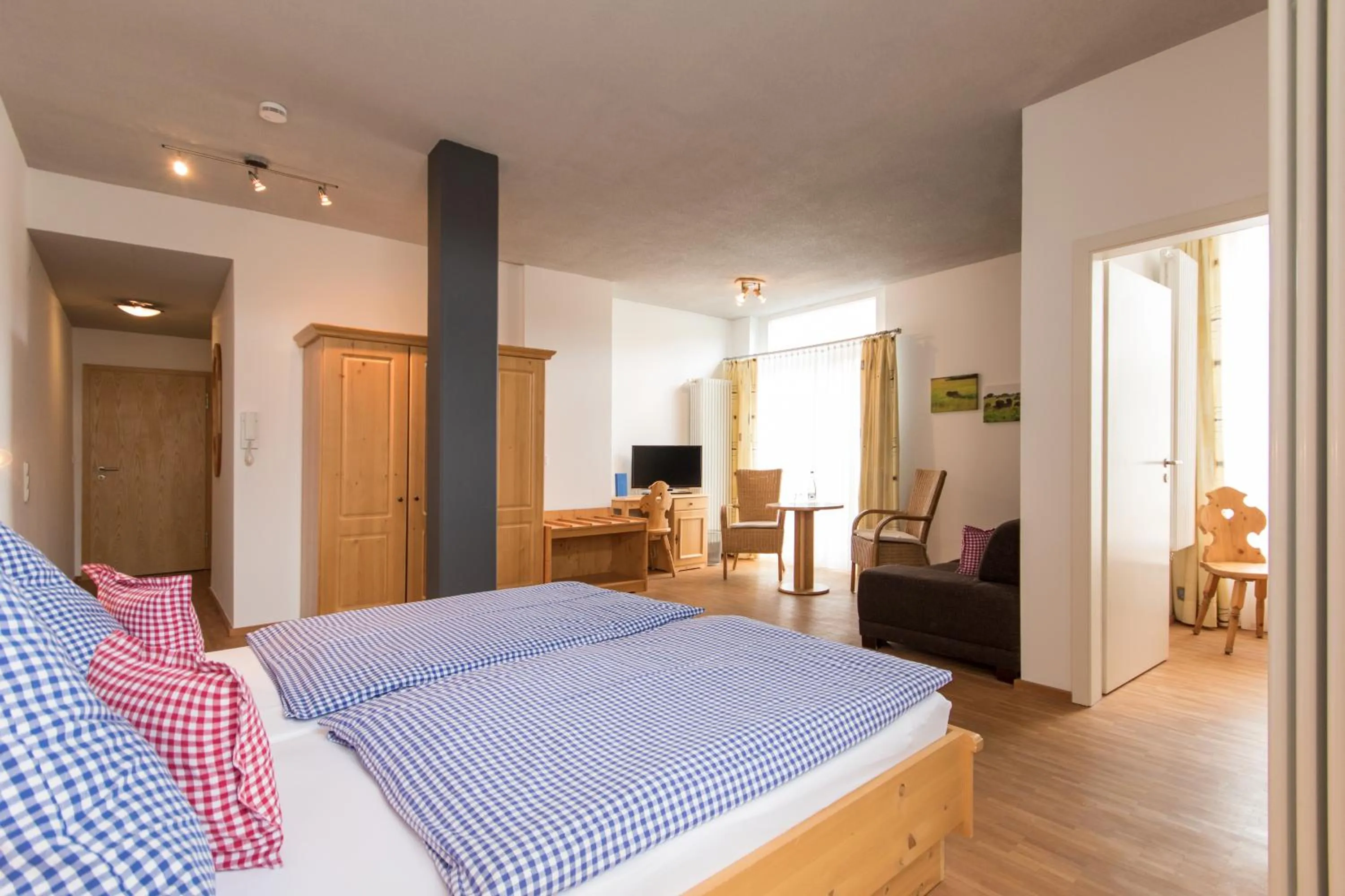 Photo of the whole room, Bed in Posthorn