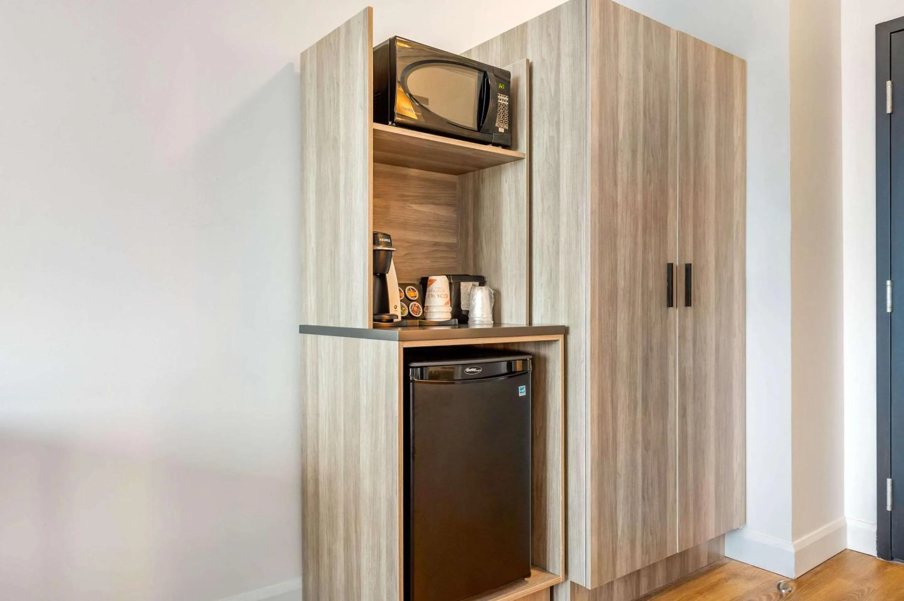 Photo of the whole room in Rodeway Inn