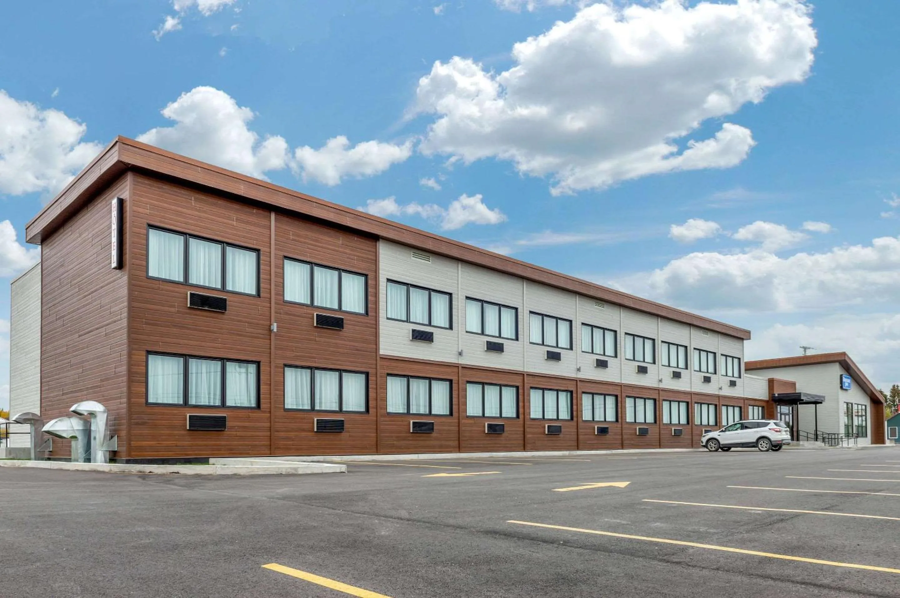 Property building in Rodeway Inn