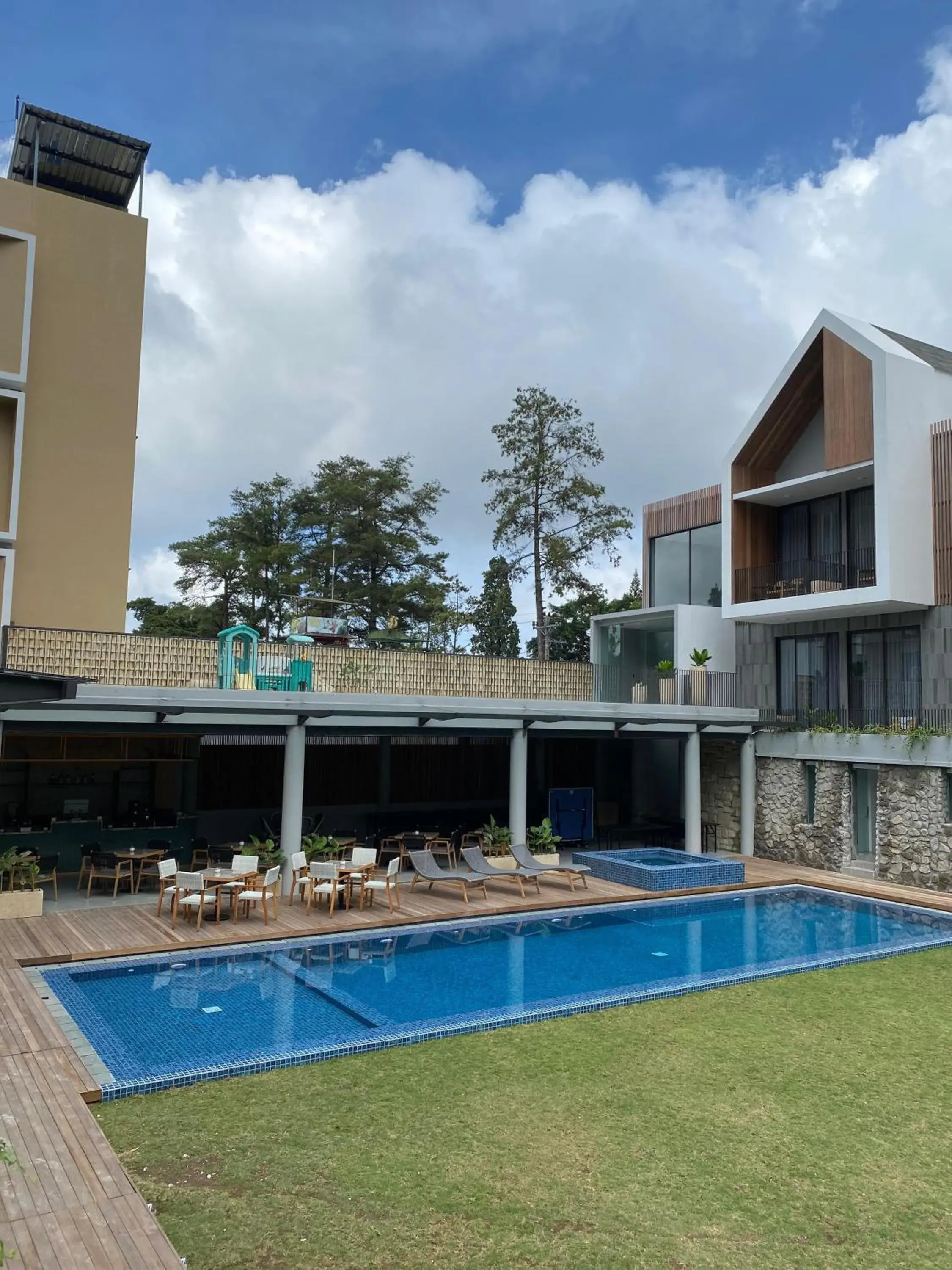 Pool view in Facade Hotel by Azana Pool view in Facade Hotel by Azana