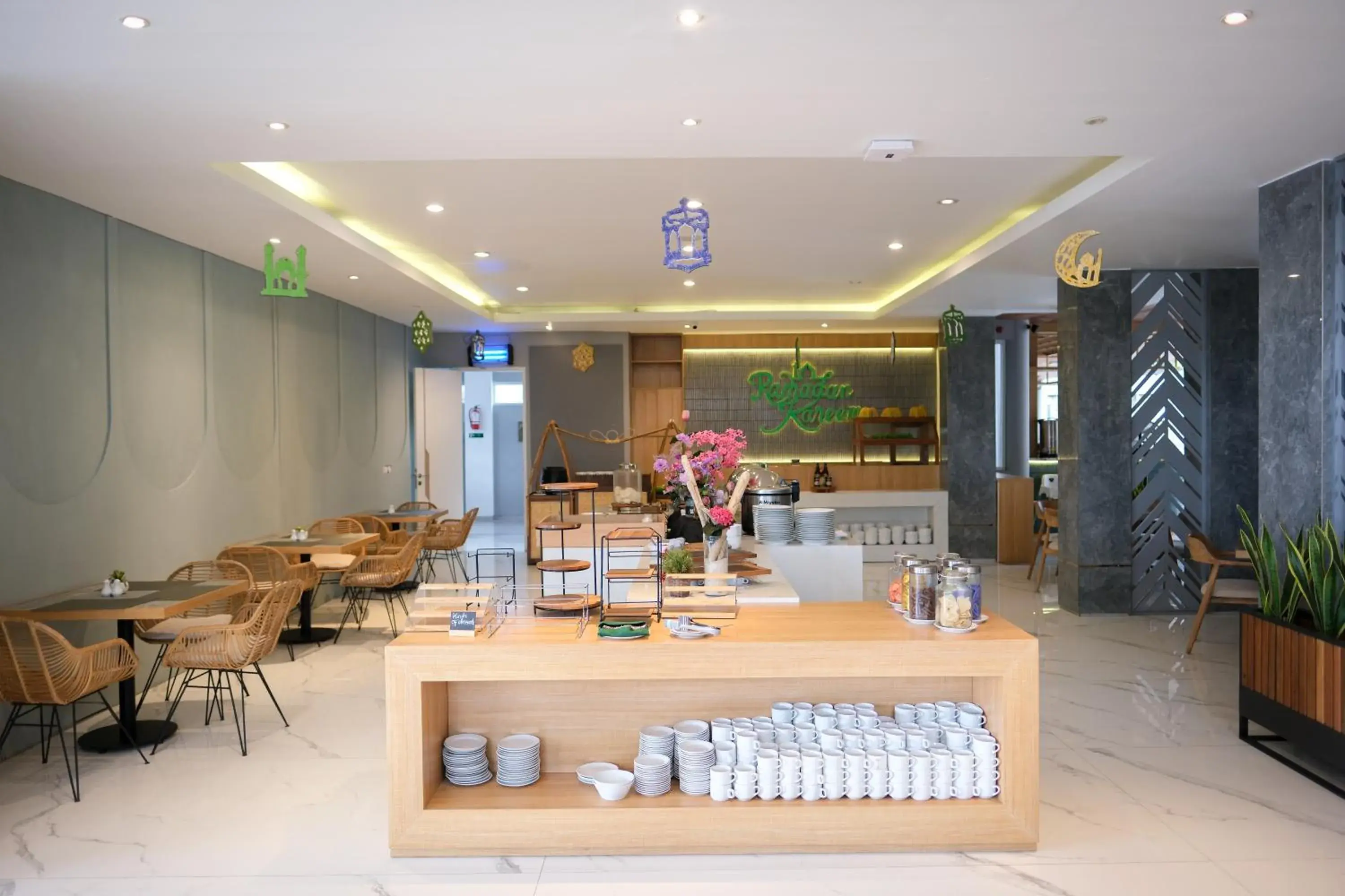 Restaurant/places to eat in Facade Hotel by Azana Restaurant/places to eat in Facade Hotel by Azana