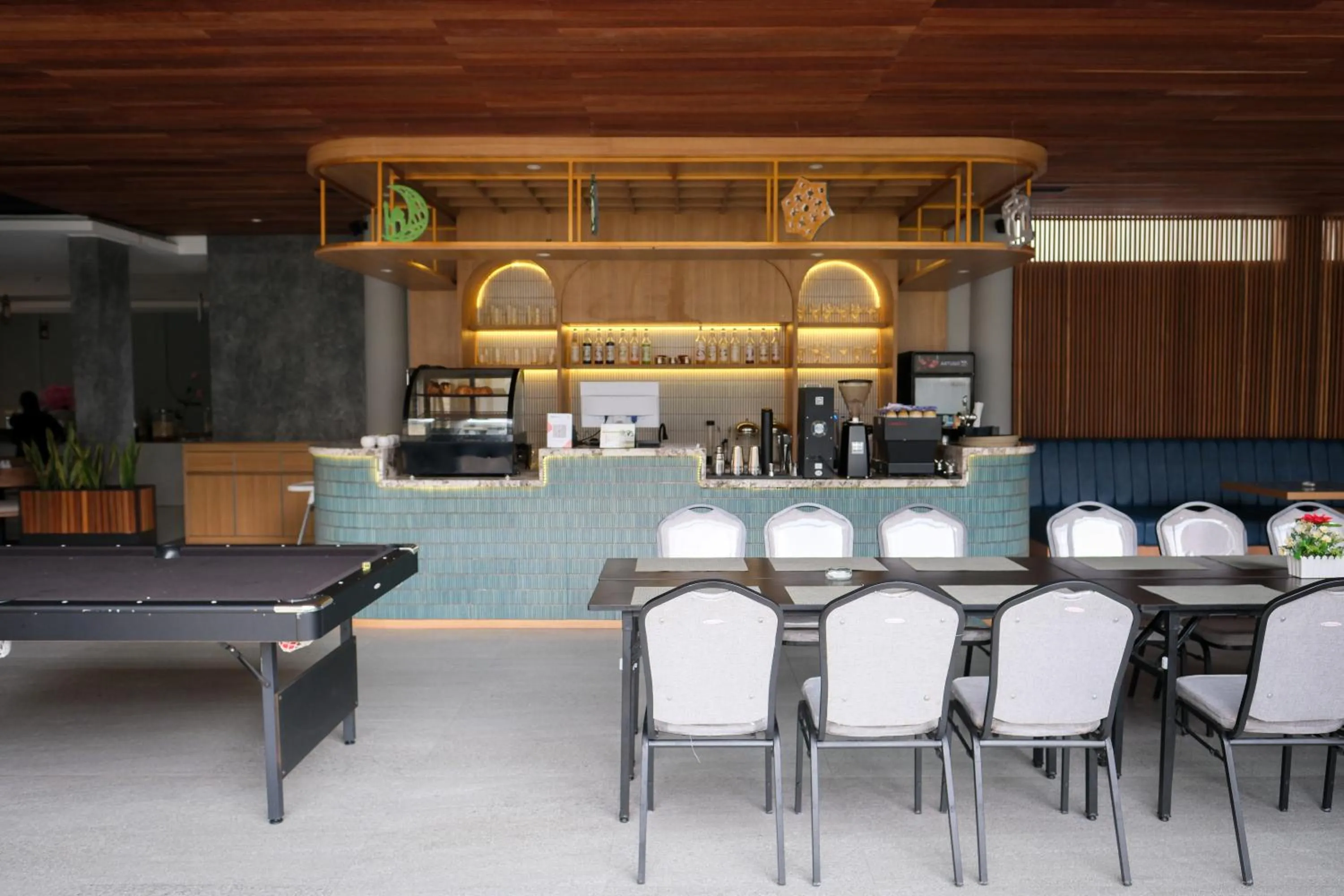 Lounge or bar in Facade Hotel by Azana