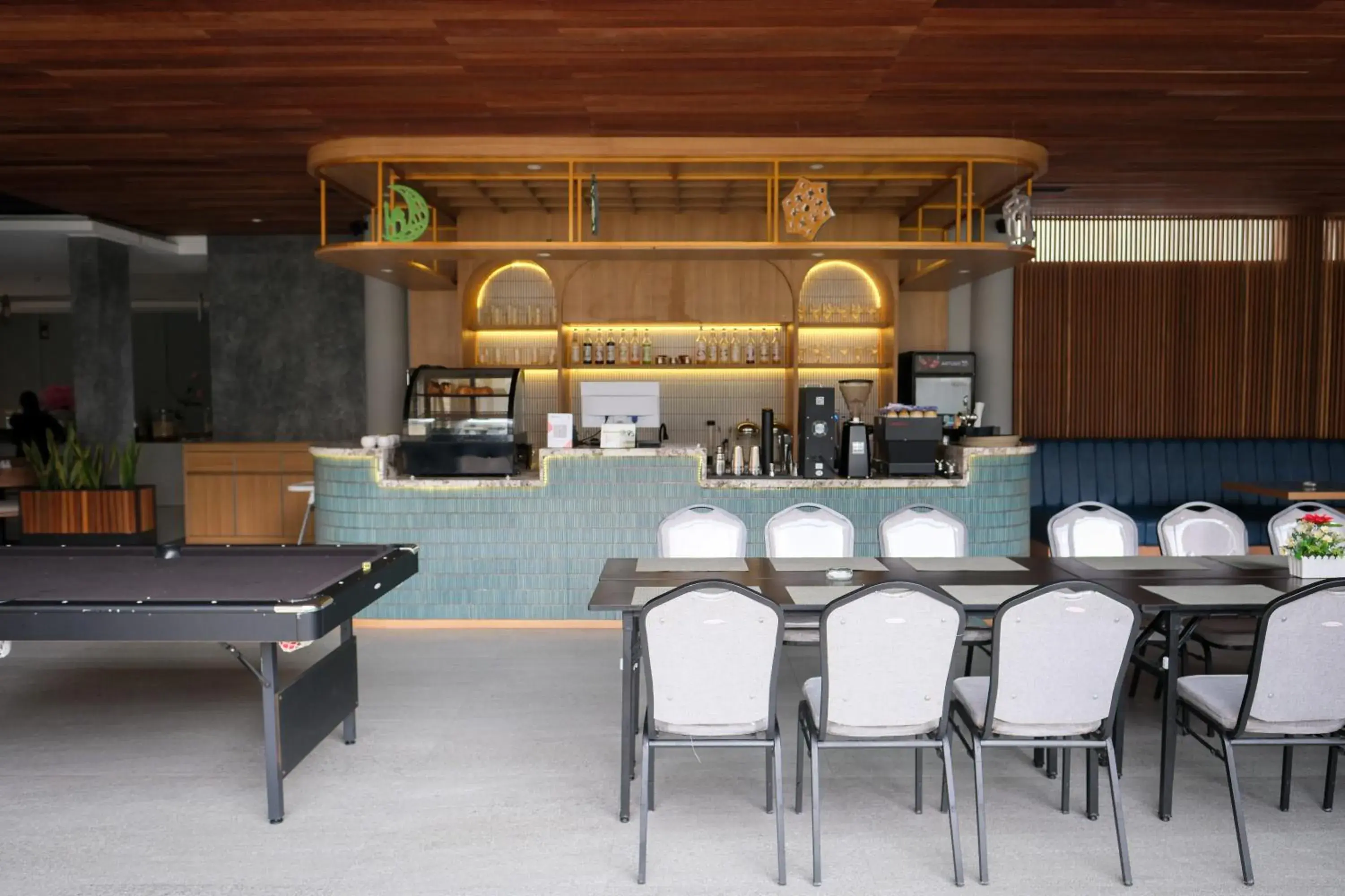 Lounge or bar in Facade Hotel by Azana Lounge or bar in Facade Hotel by Azana