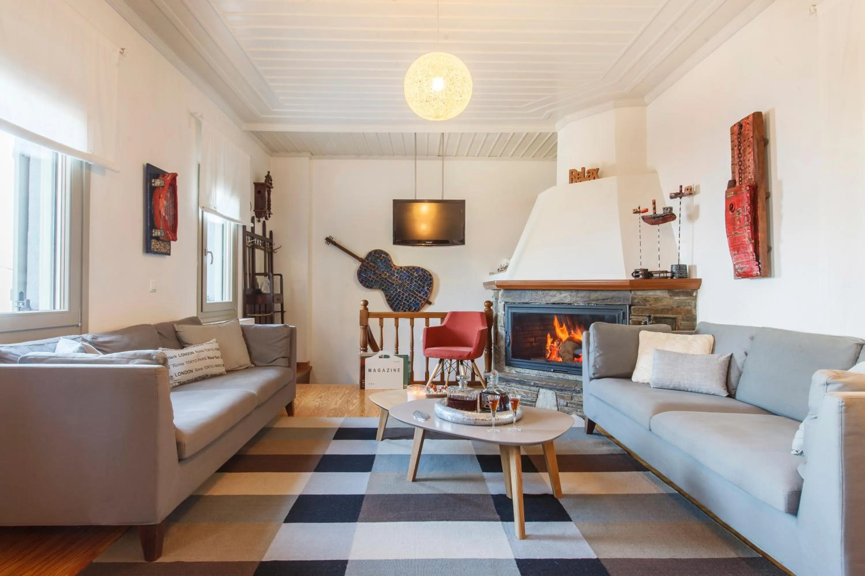 Communal lounge/ TV room in Olga Hotel Mouresi