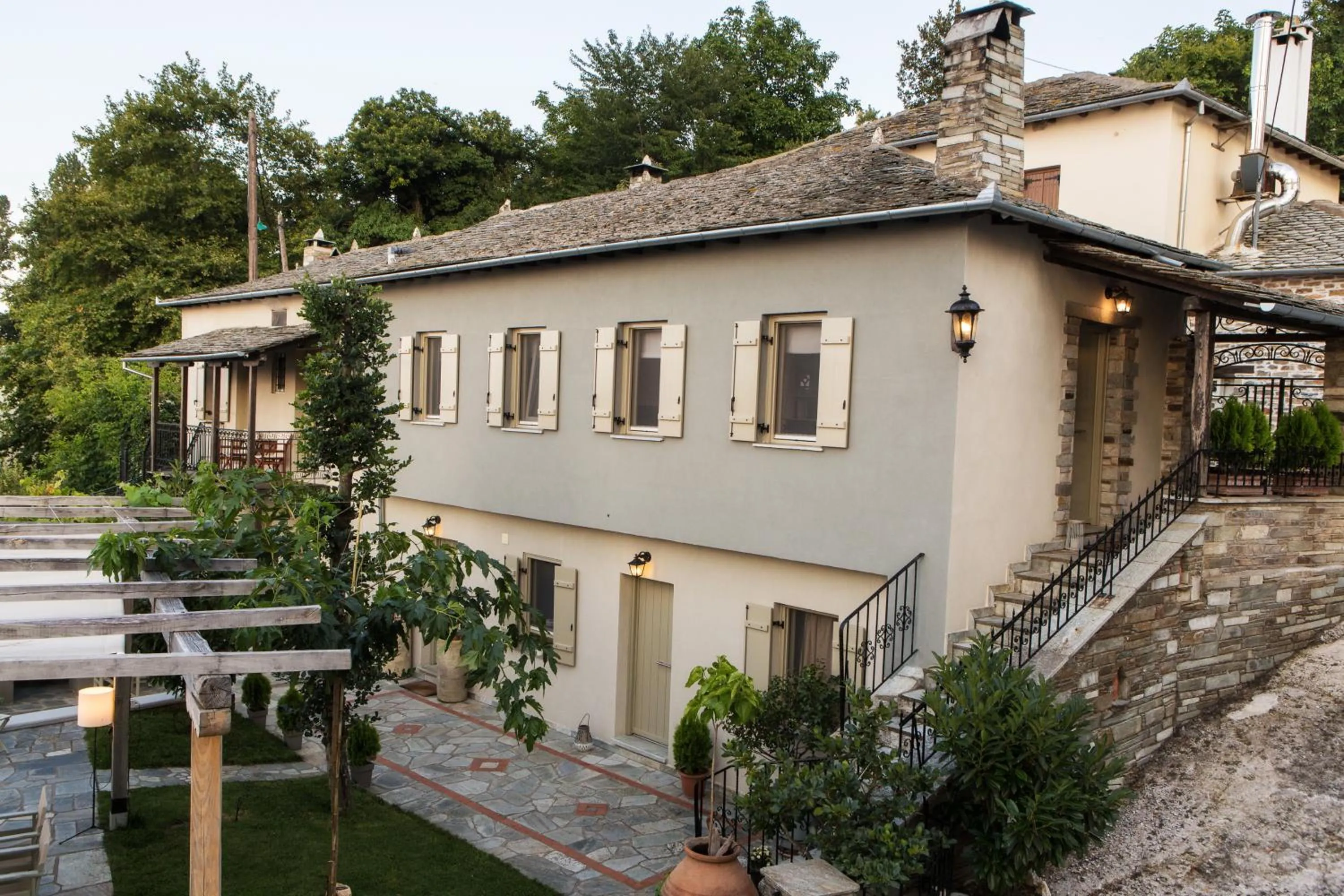 Communal lounge/ TV room in Olga Hotel Mouresi