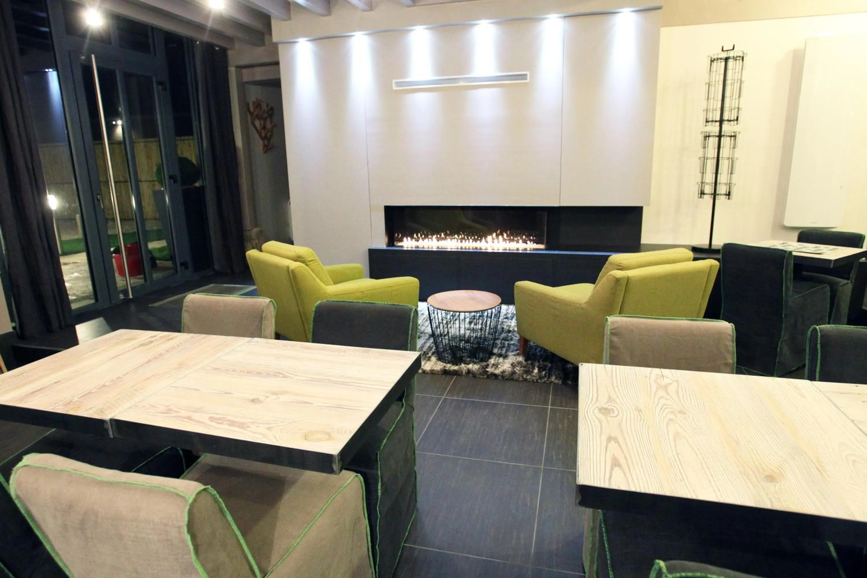 Communal lounge/ TV room in Aux 5 Sens