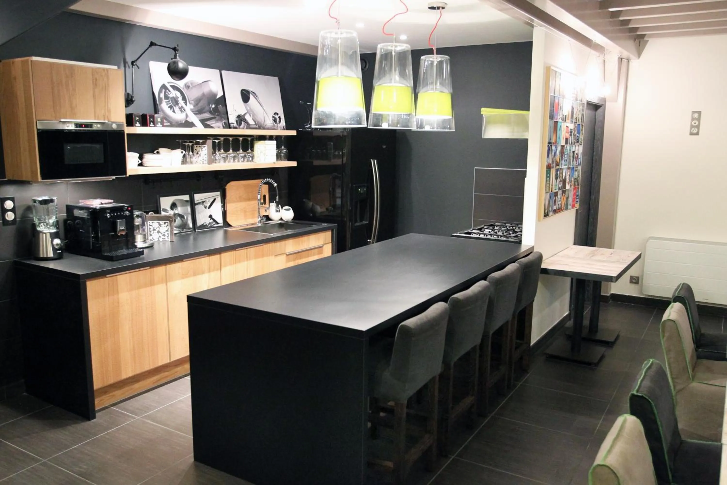 Lounge or bar in Aux 5 Sens