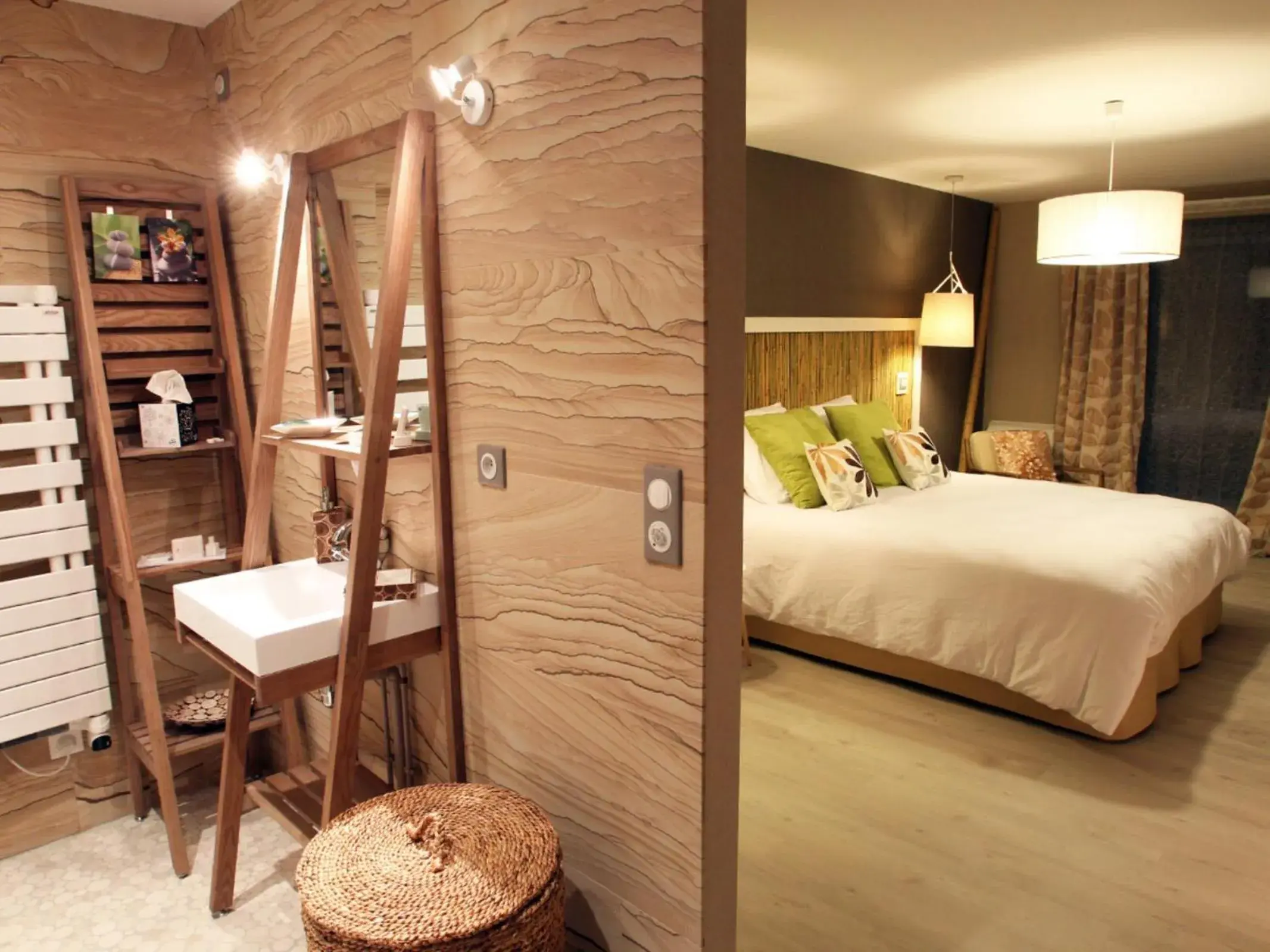 Superior Double Room 2 with Terrace - single occupancy in Aux 5 Sens Superior Double Room 2 with Terrace - single occupancy in Aux 5 Sens