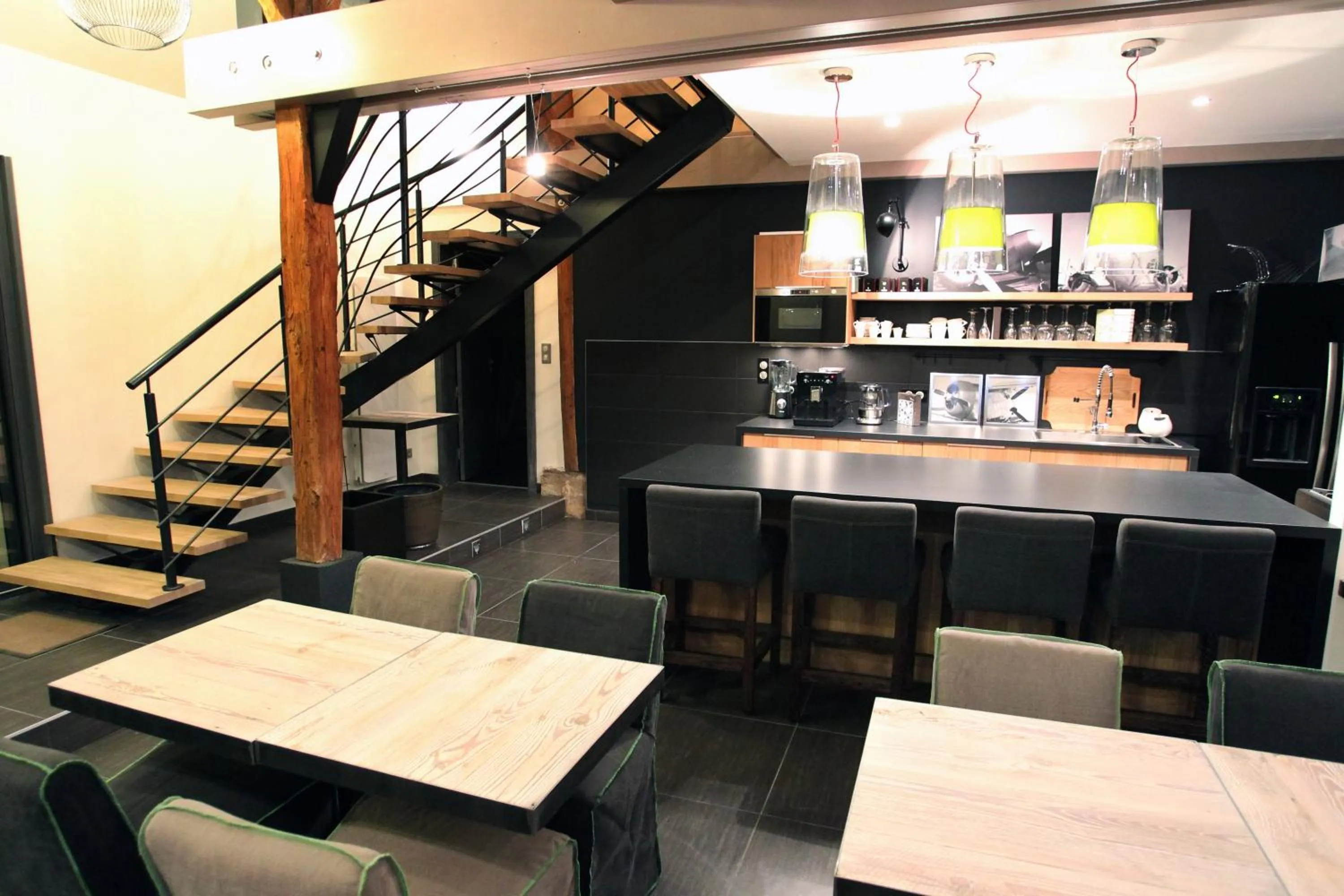 Lounge or bar in Aux 5 Sens